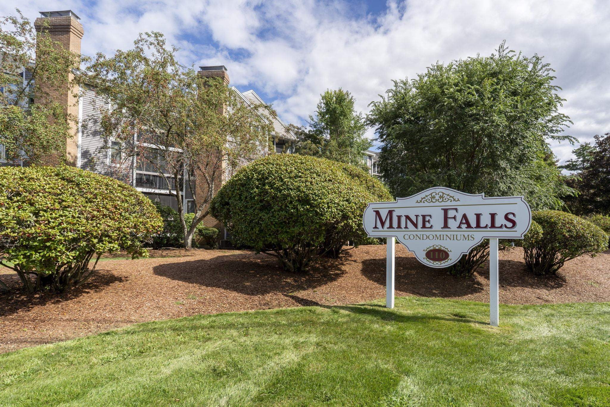 Coliseum Ave, Nashua, NH 03063