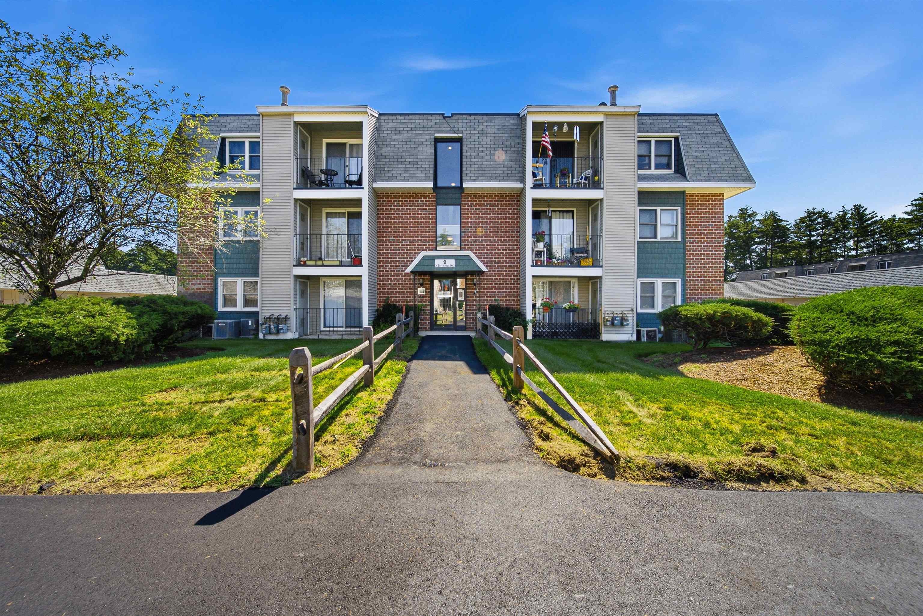 Roedean Dr, Nashua, NH 03063