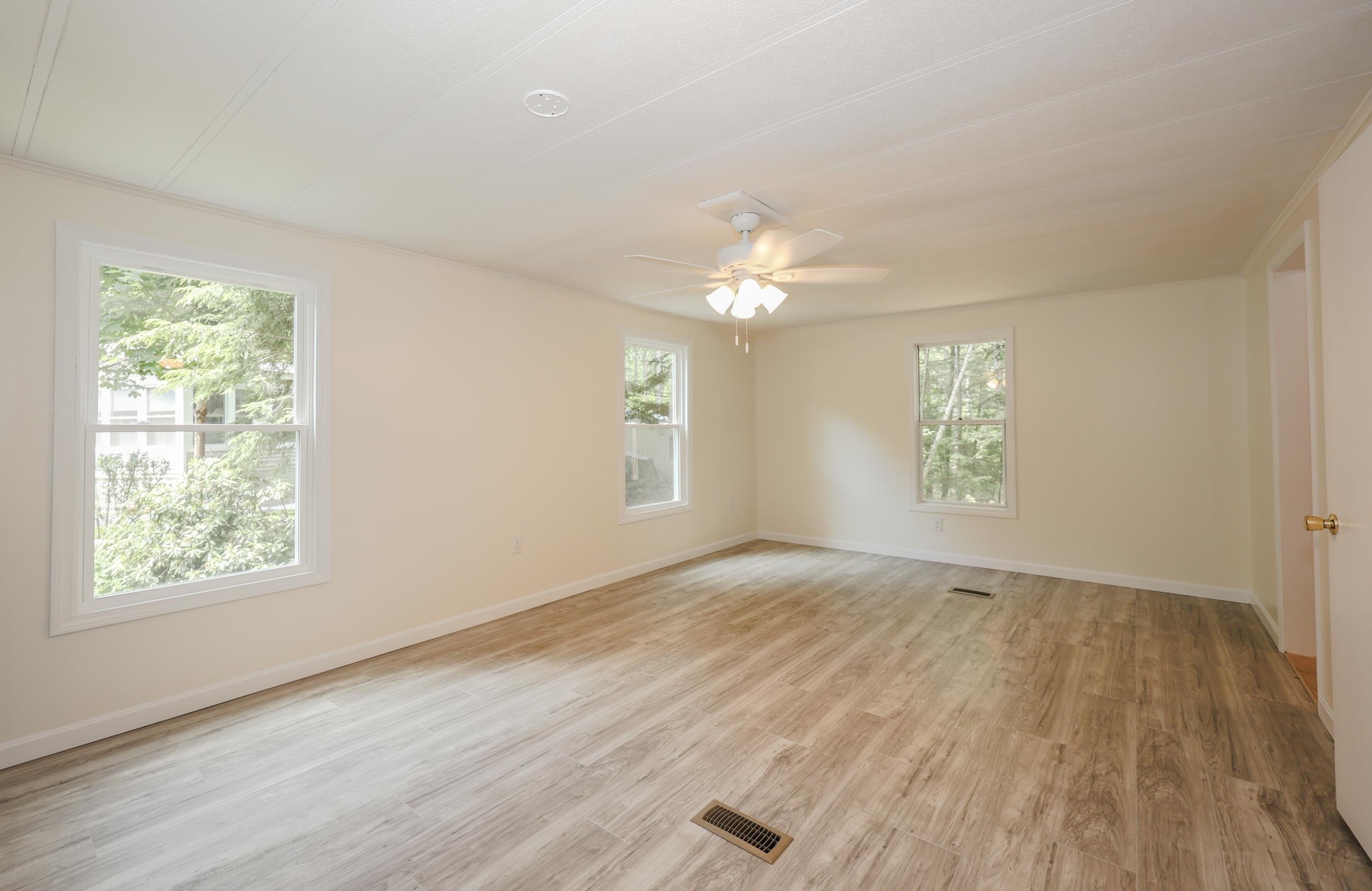 Axle Ave, Danville, NH 03819