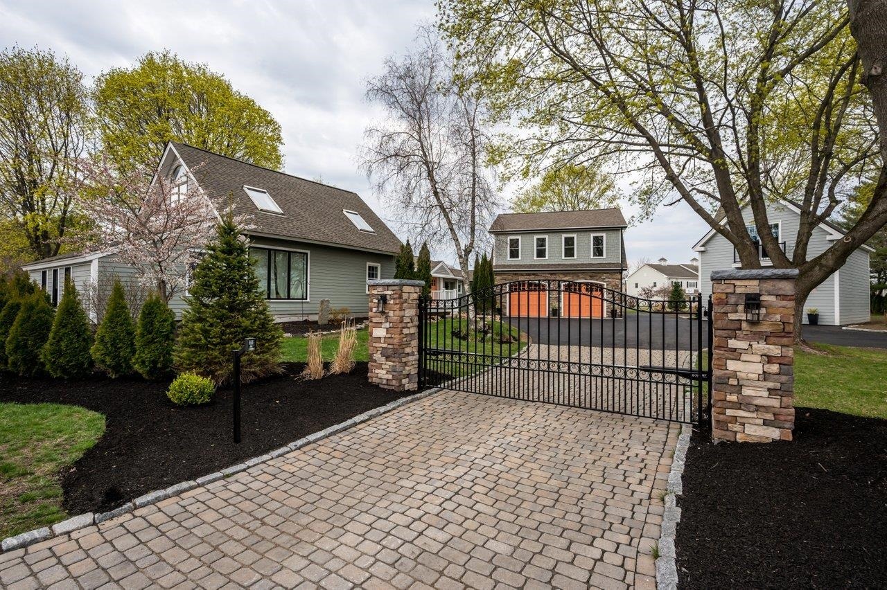 Post Rd, North Hampton, NH 03862