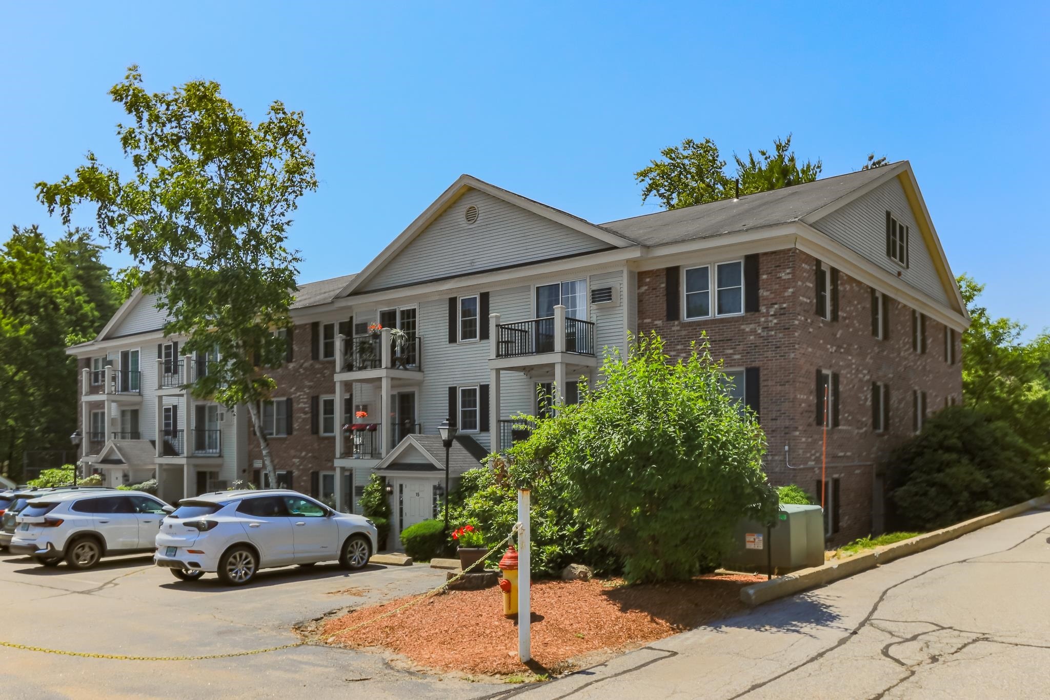 Northbrook Dr, Manchester, NH 03102