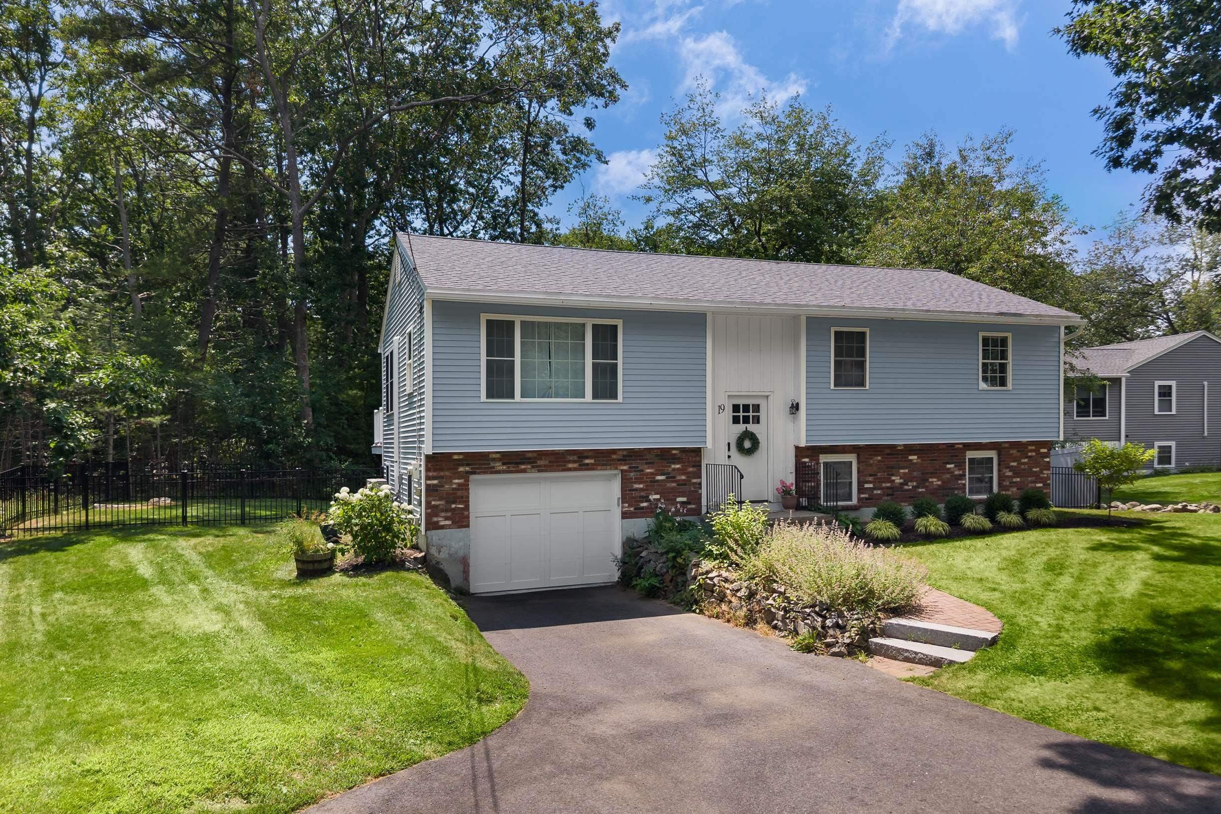 Sheru Ln, York, ME 03909
