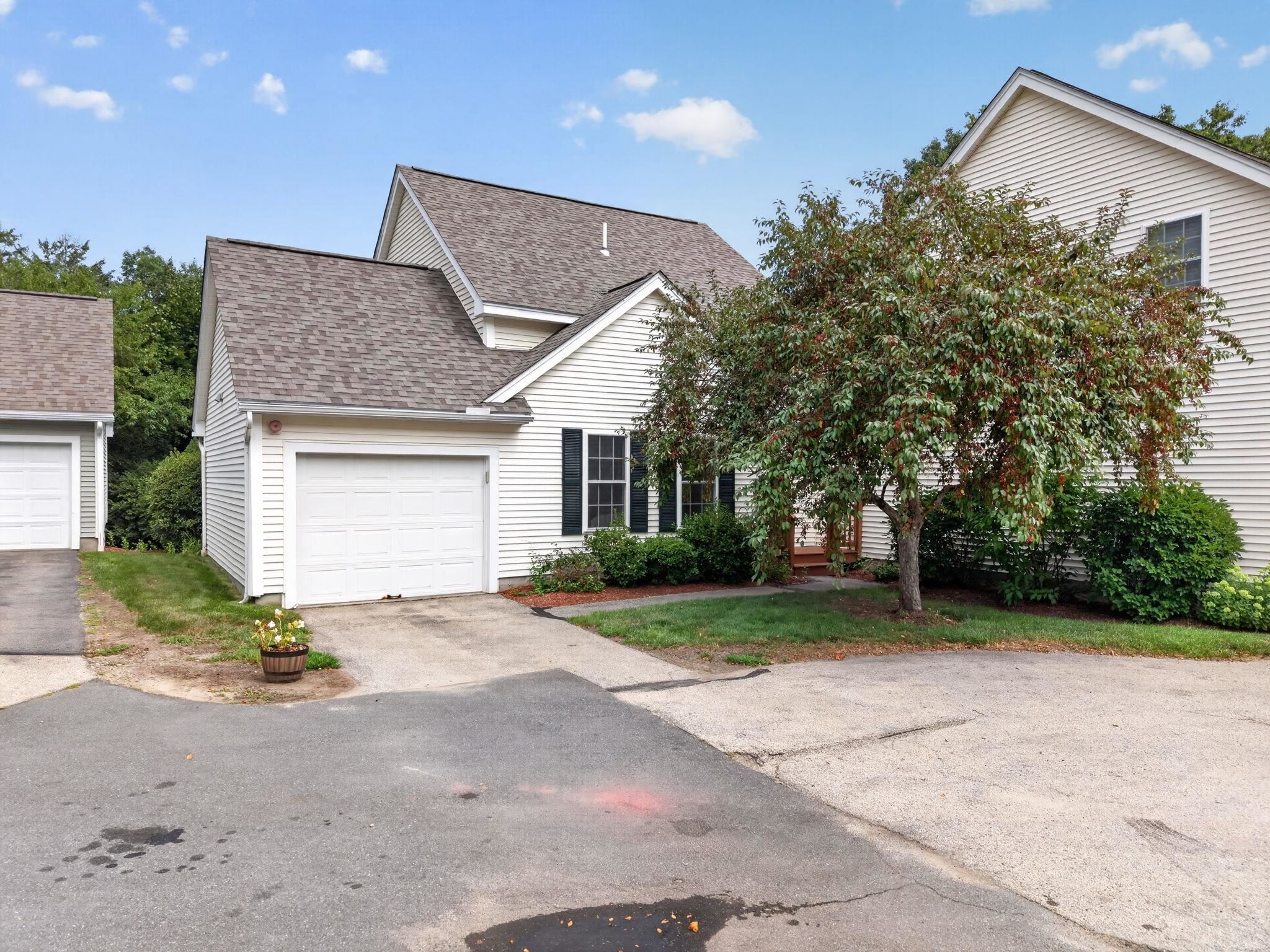 Echo Shore Dr, Merrimack, NH 03054
