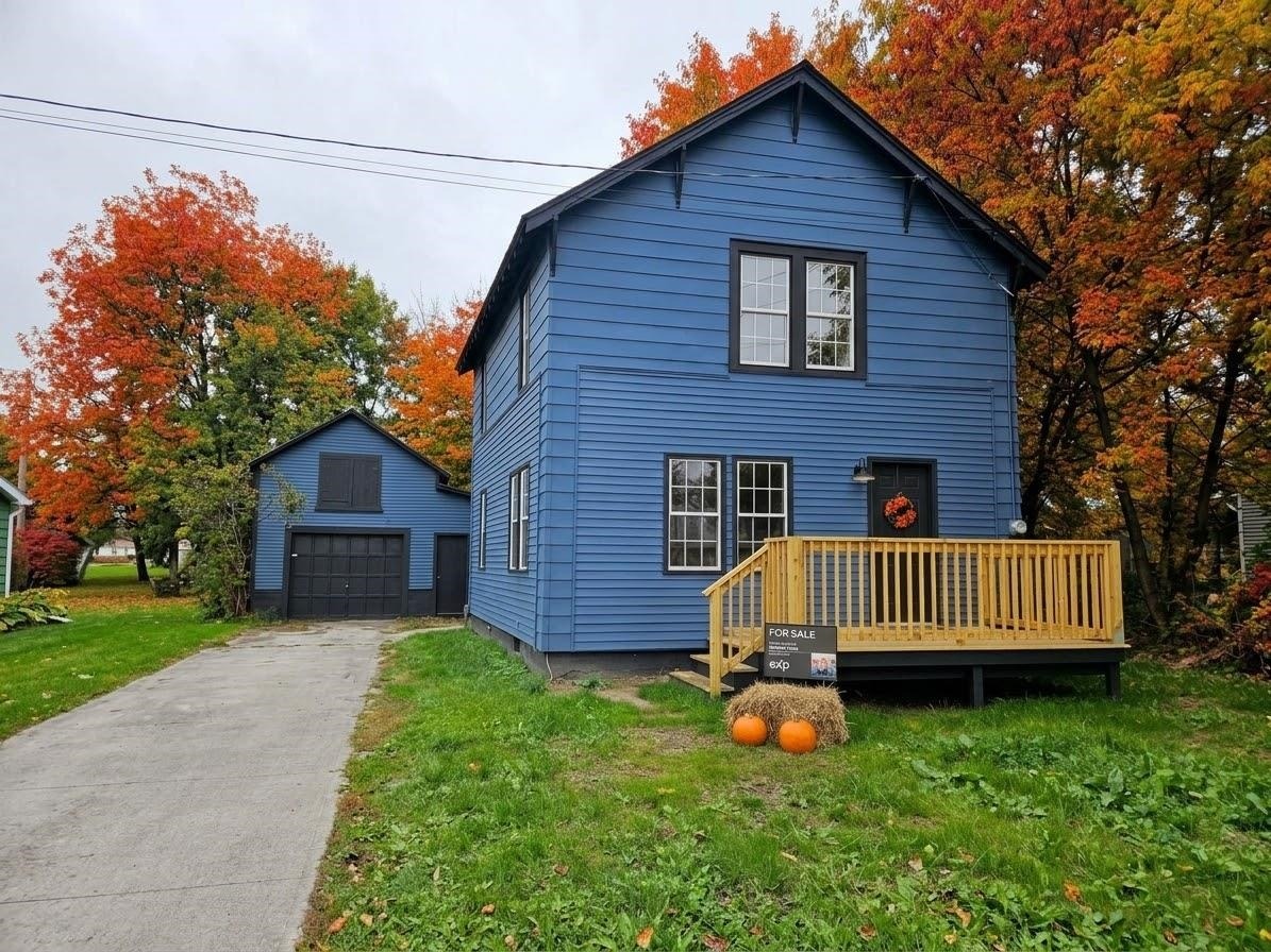 Home St, Richford, VT 05476
