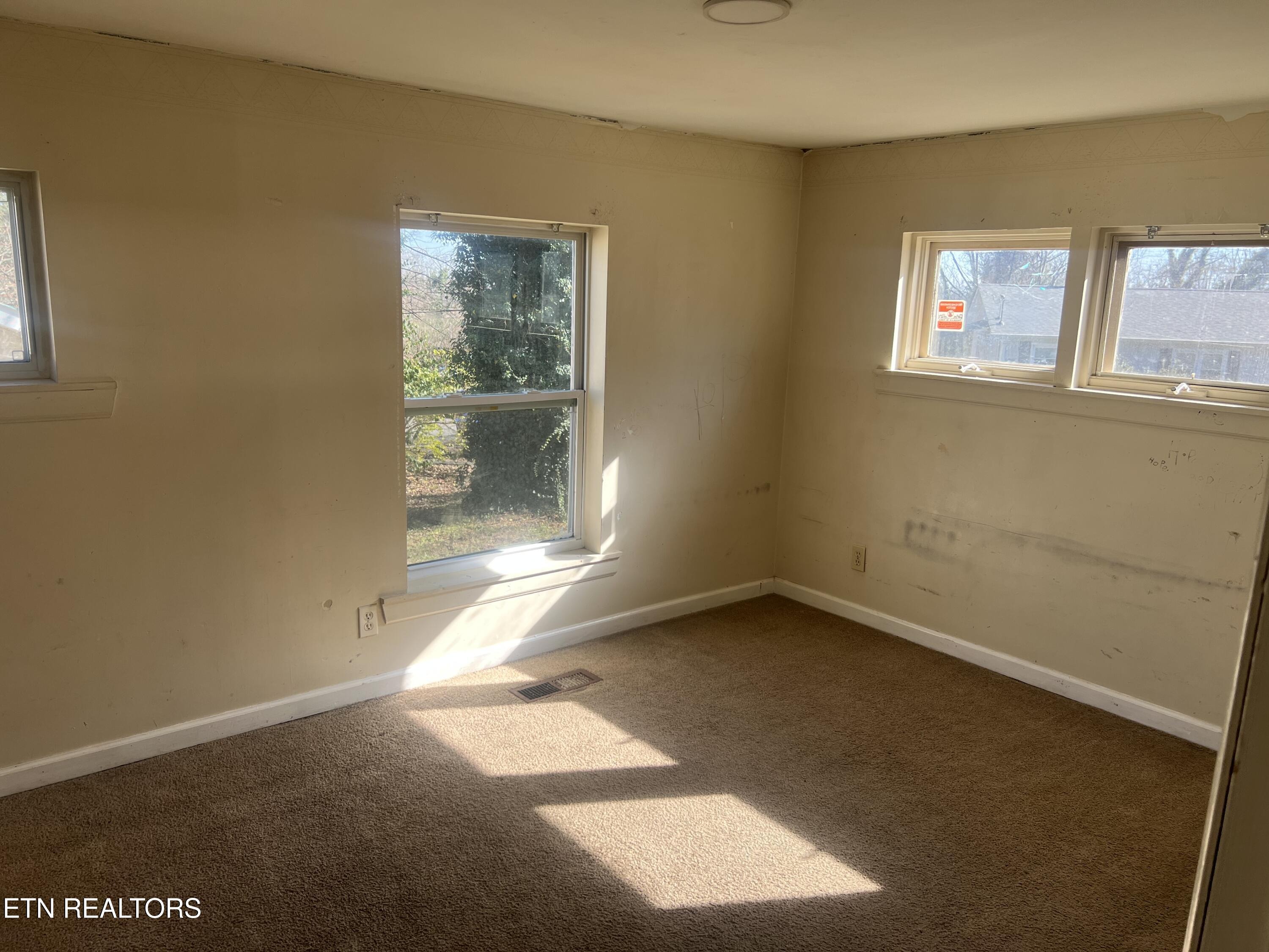 Walker Ln, Oak Ridge, TN 37830 #1