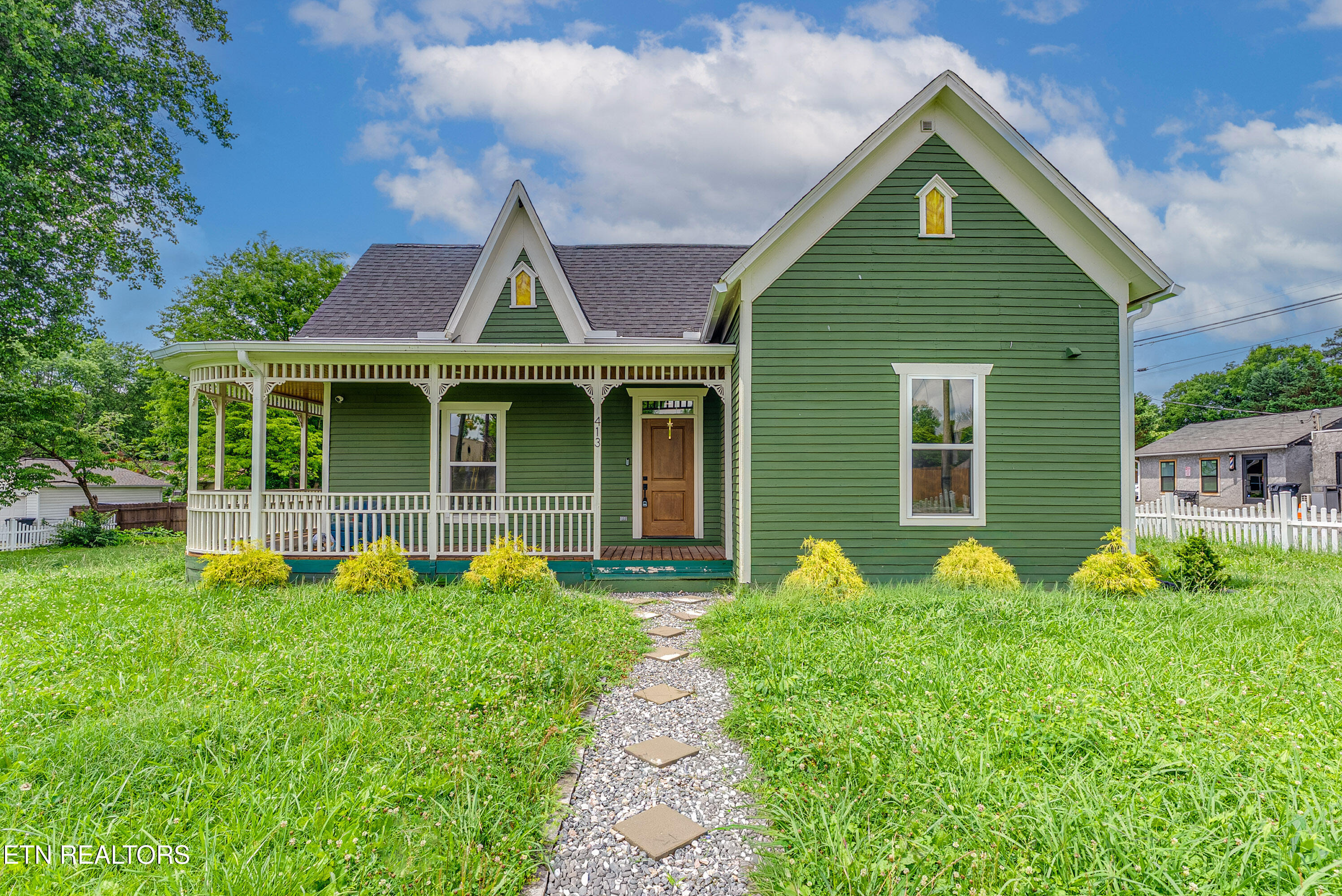 Inskip Dr, Knoxville, TN 37912