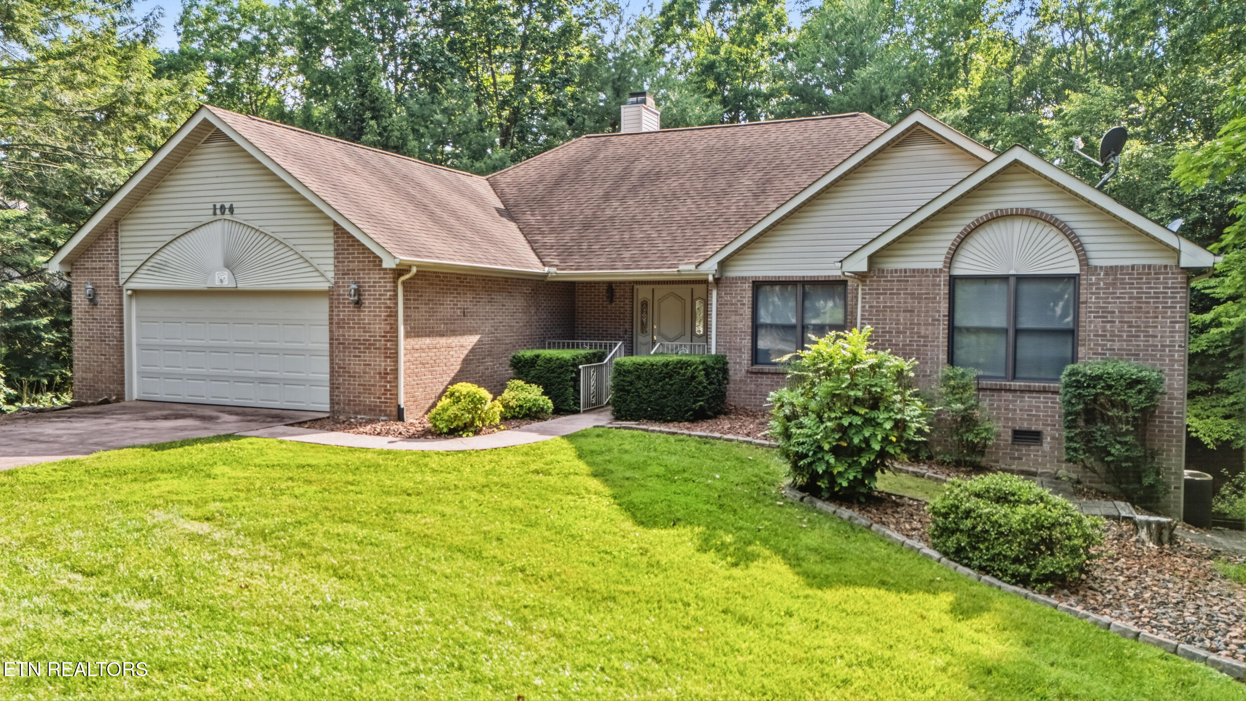 Flossmoor Cir, Crossville, TN 38558