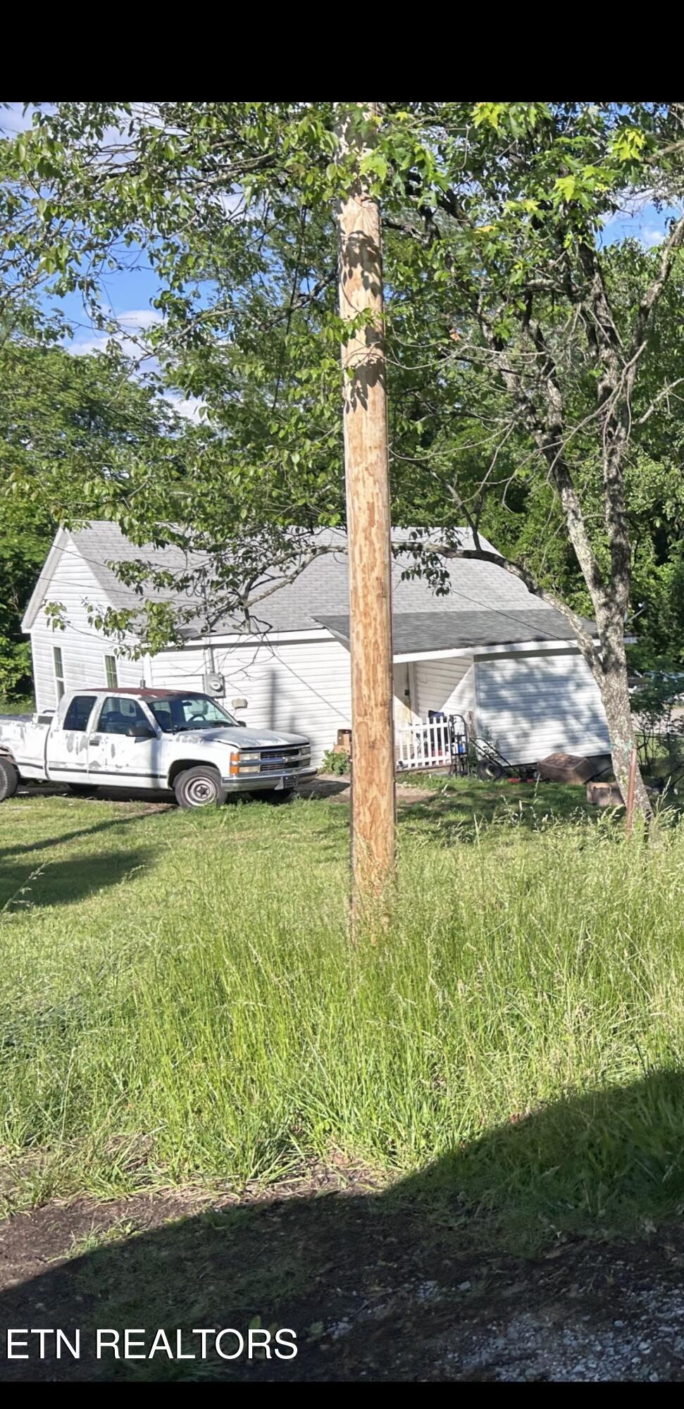 Barnett Cir, Harriman, TN 37748