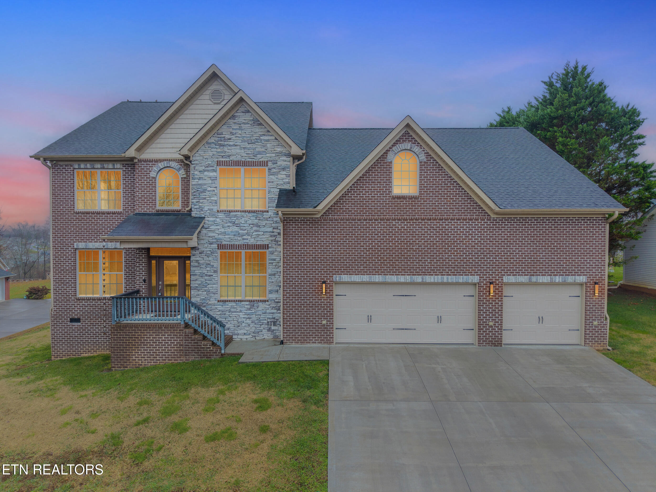 Roy Ave, Maryville, TN 37804