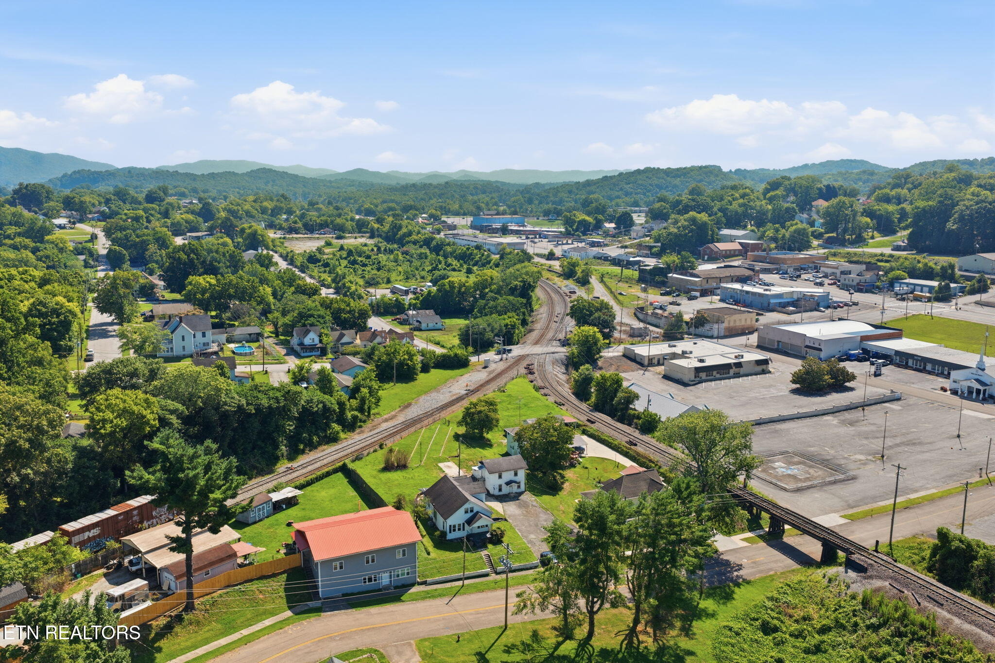 Queen Ave, Harriman, TN 37748