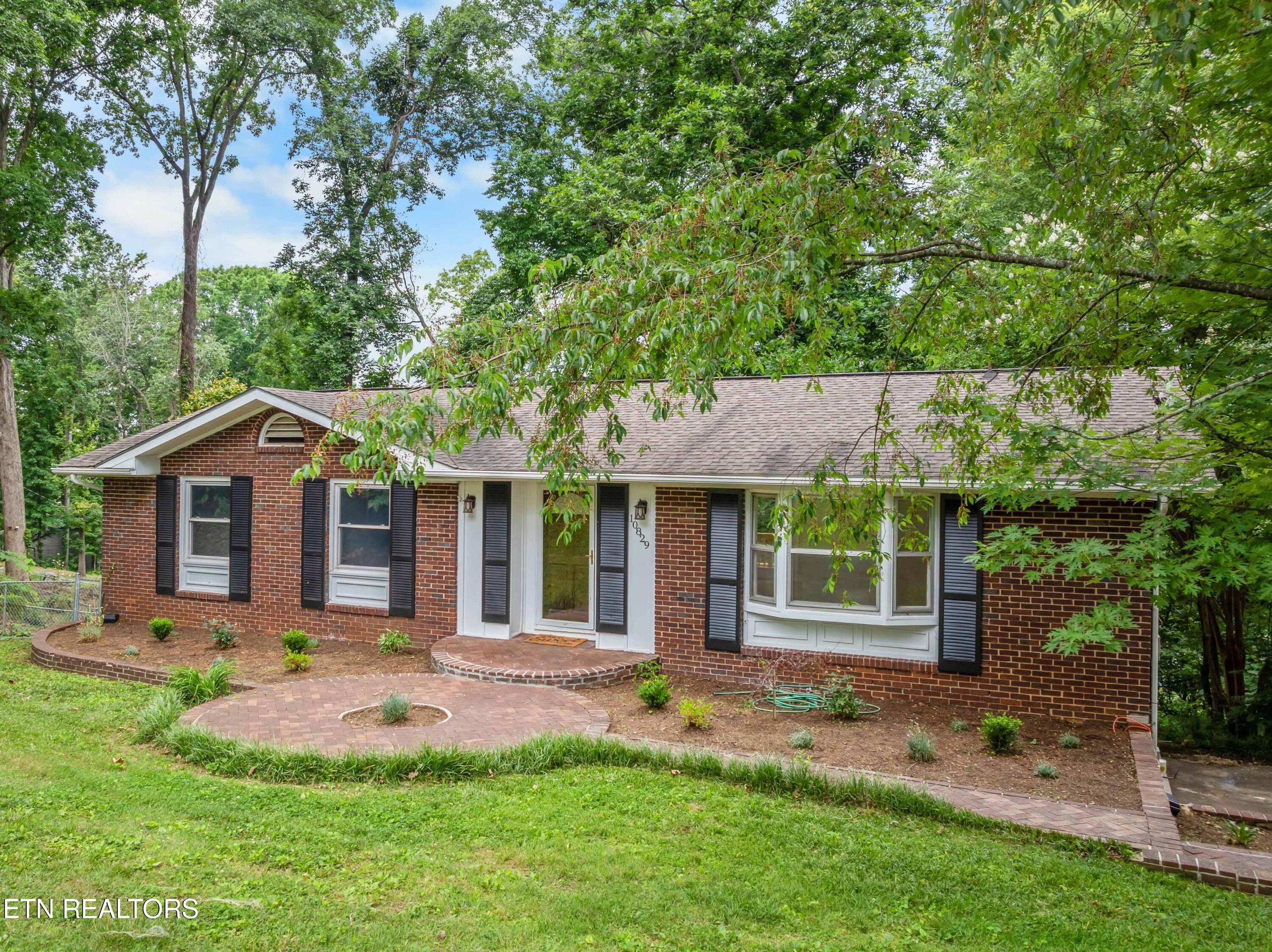 Sonja Dr, Farragut, TN 37934