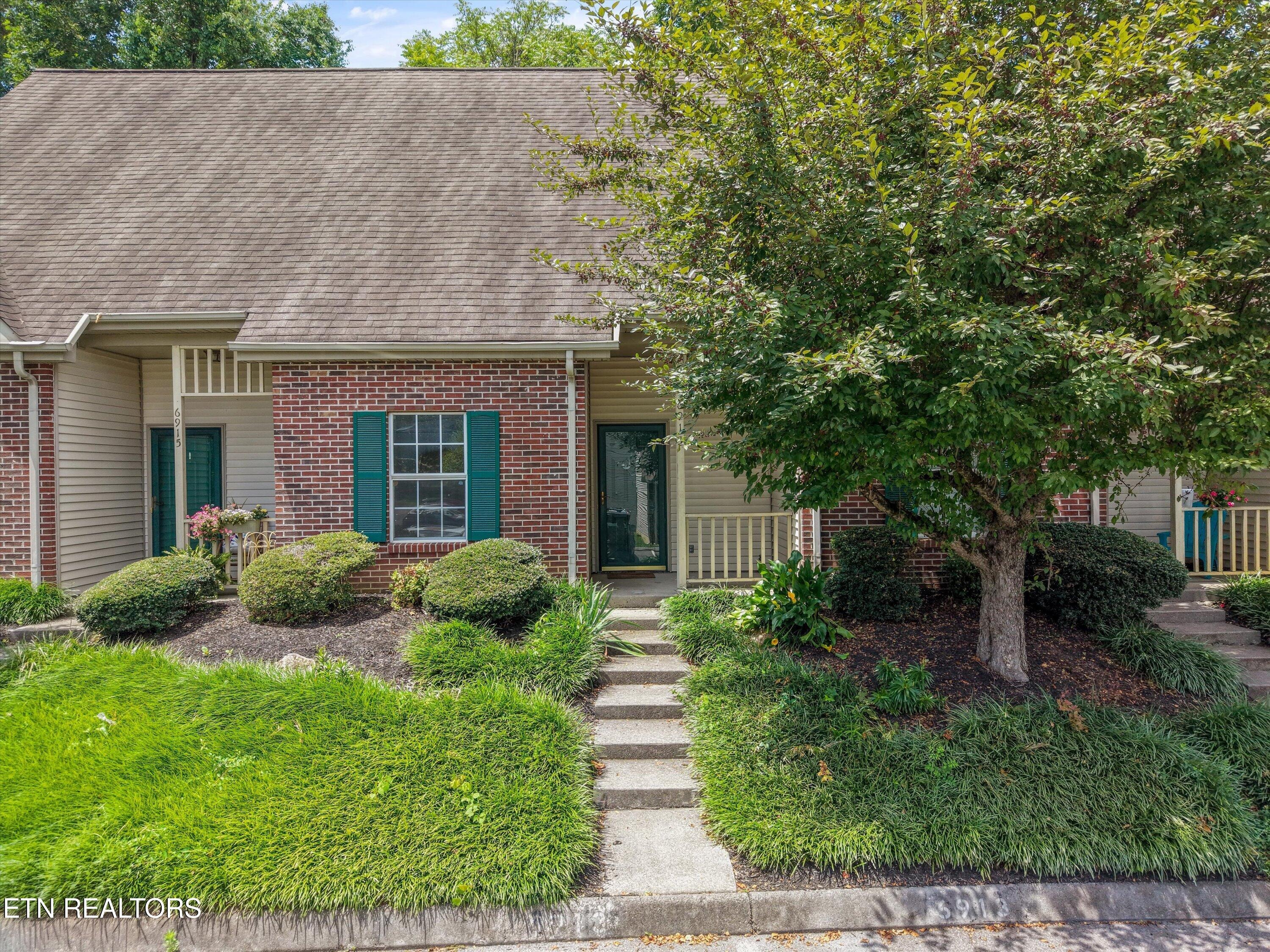Kings Crossing Way, Knoxville, TN 37918