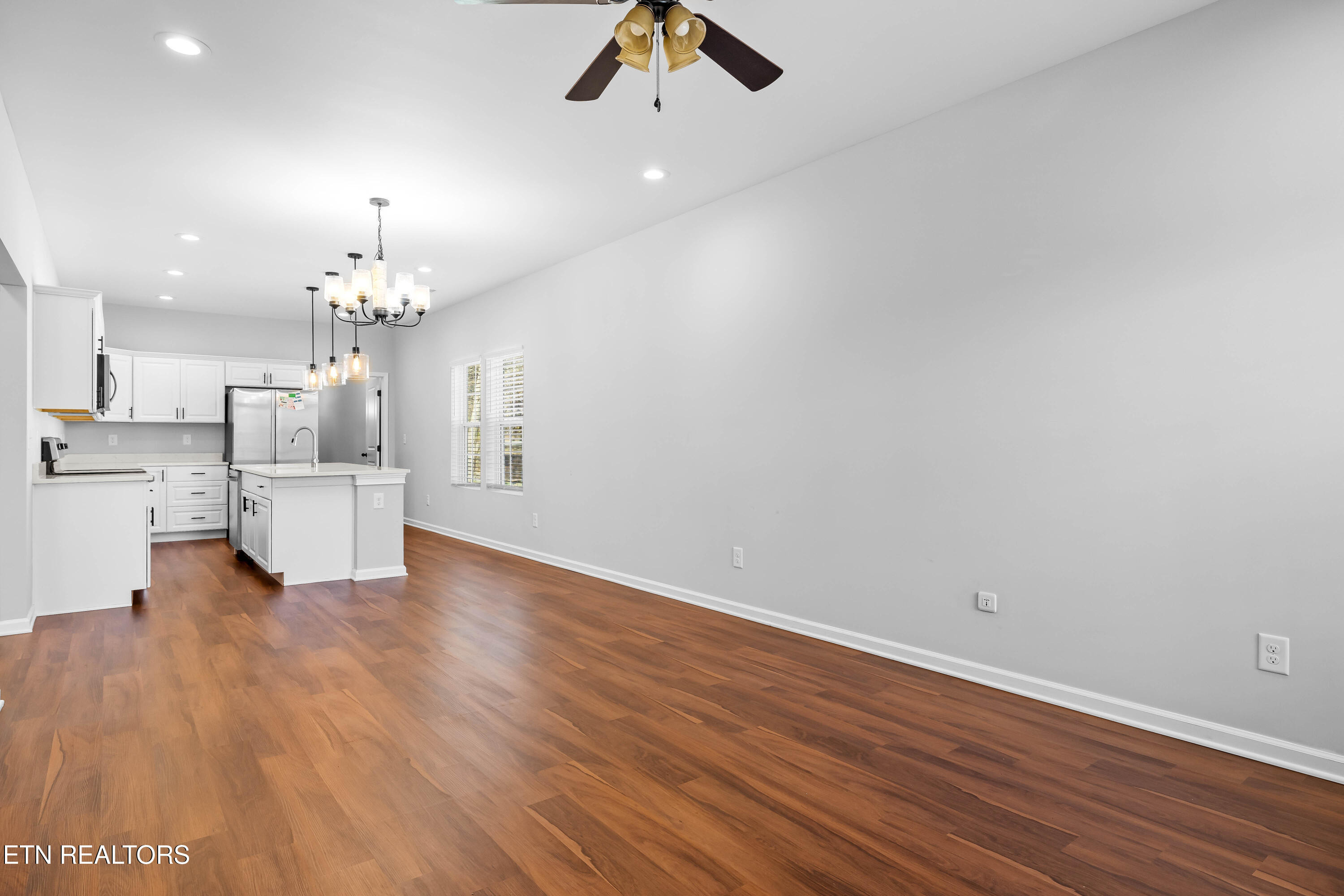 Midlake Dr, Knoxville, TN 37918