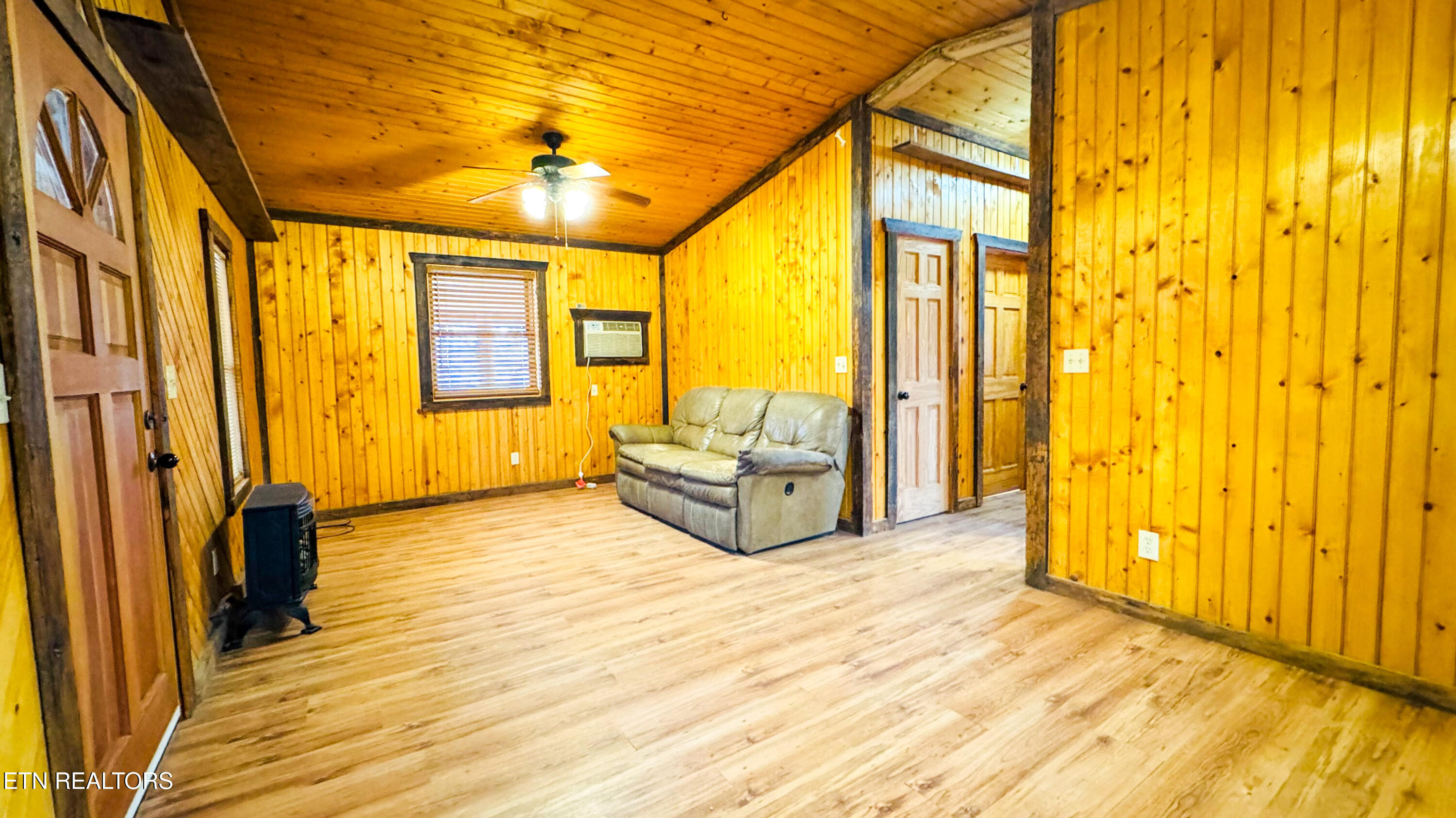 Bear Hollow Rd, Oneida, TN 37841