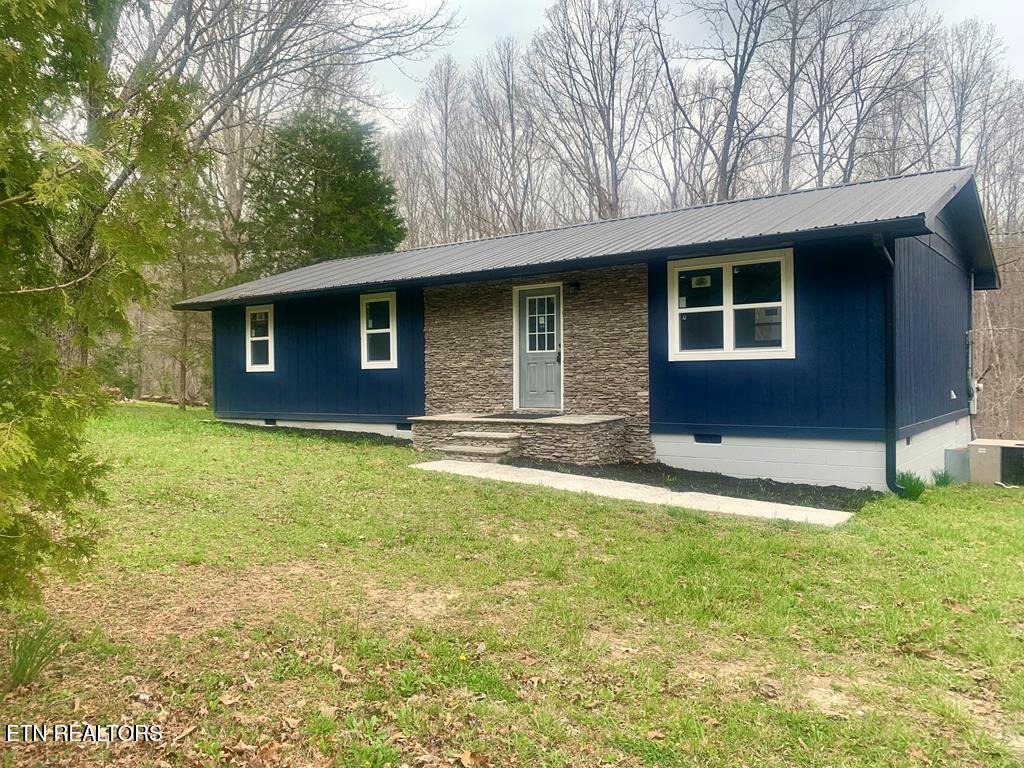 Twin Oaks Rd, Pikeville, TN 37367