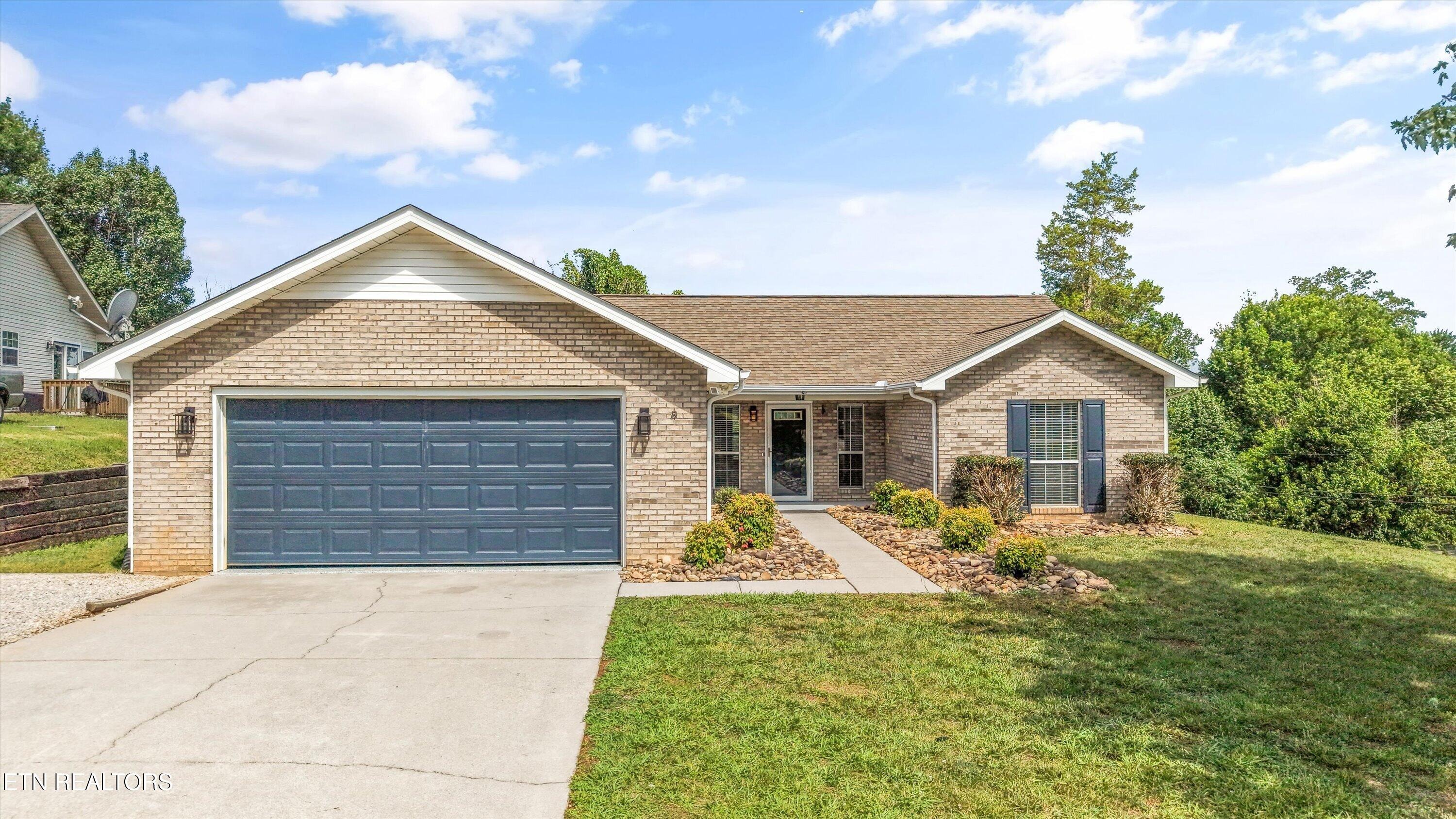 Shane Dr, Maryville, TN 37804