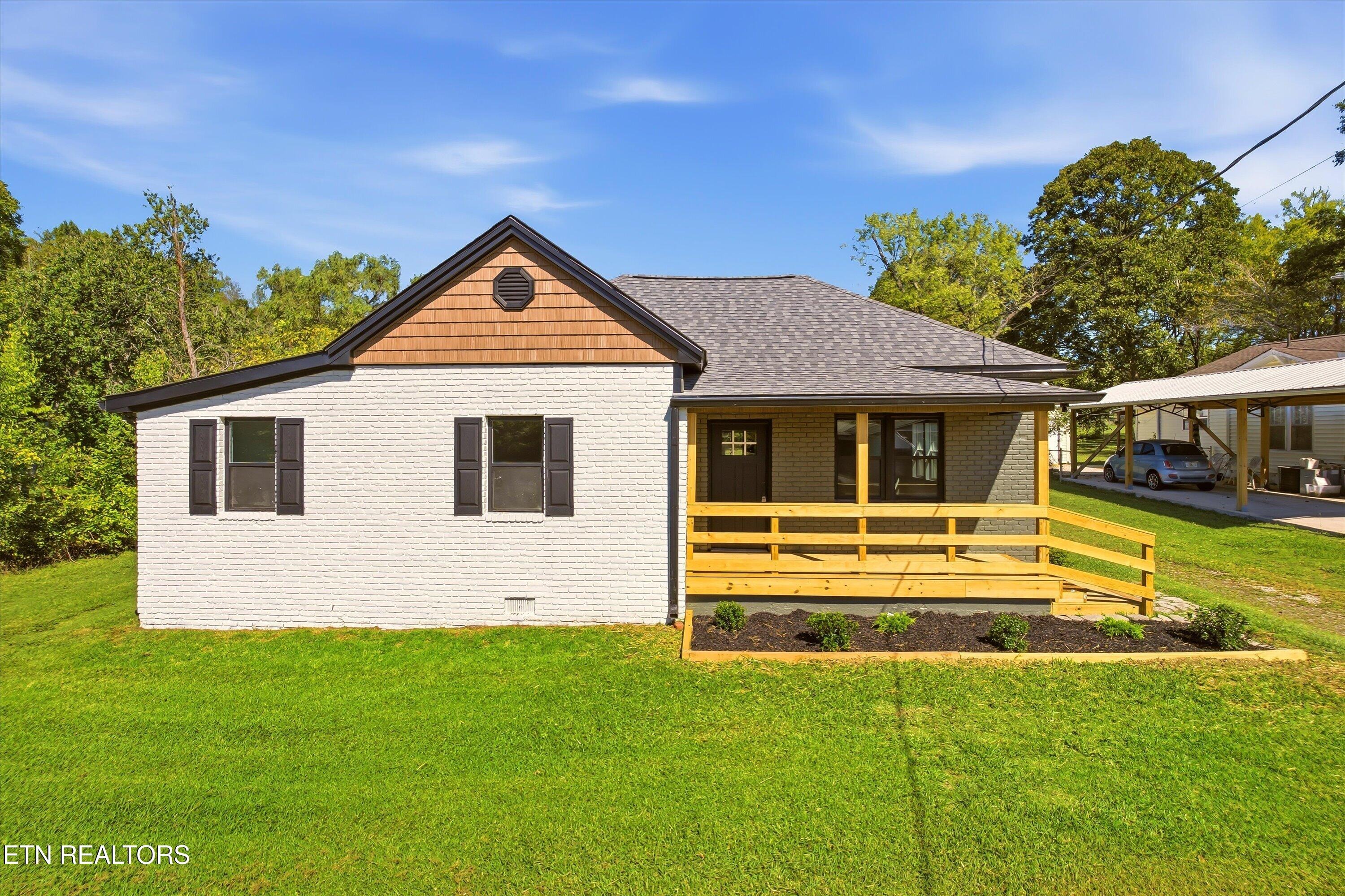 8th St, Etowah, TN 37331
