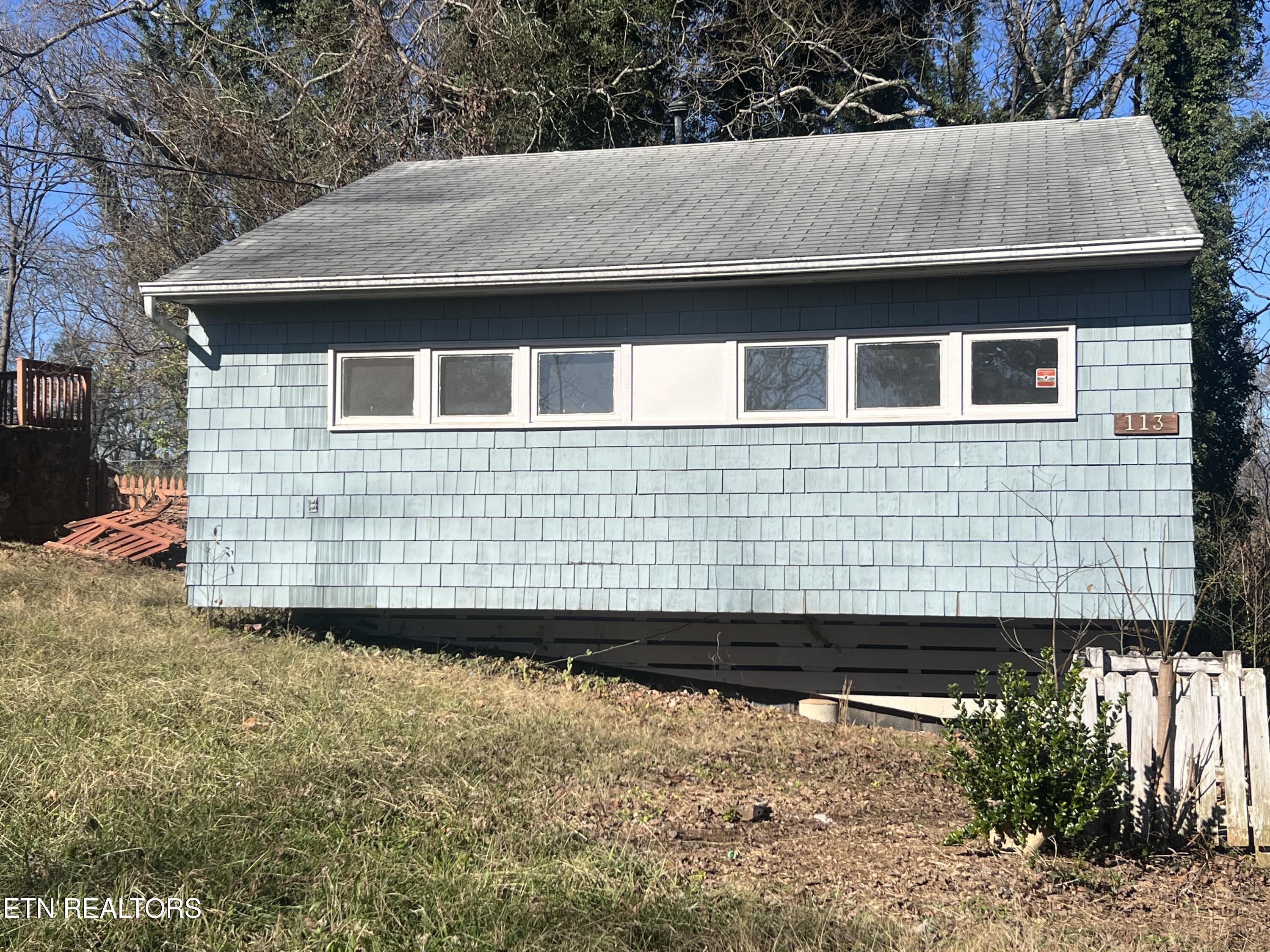 Walker Ln, Oak Ridge, TN 37830