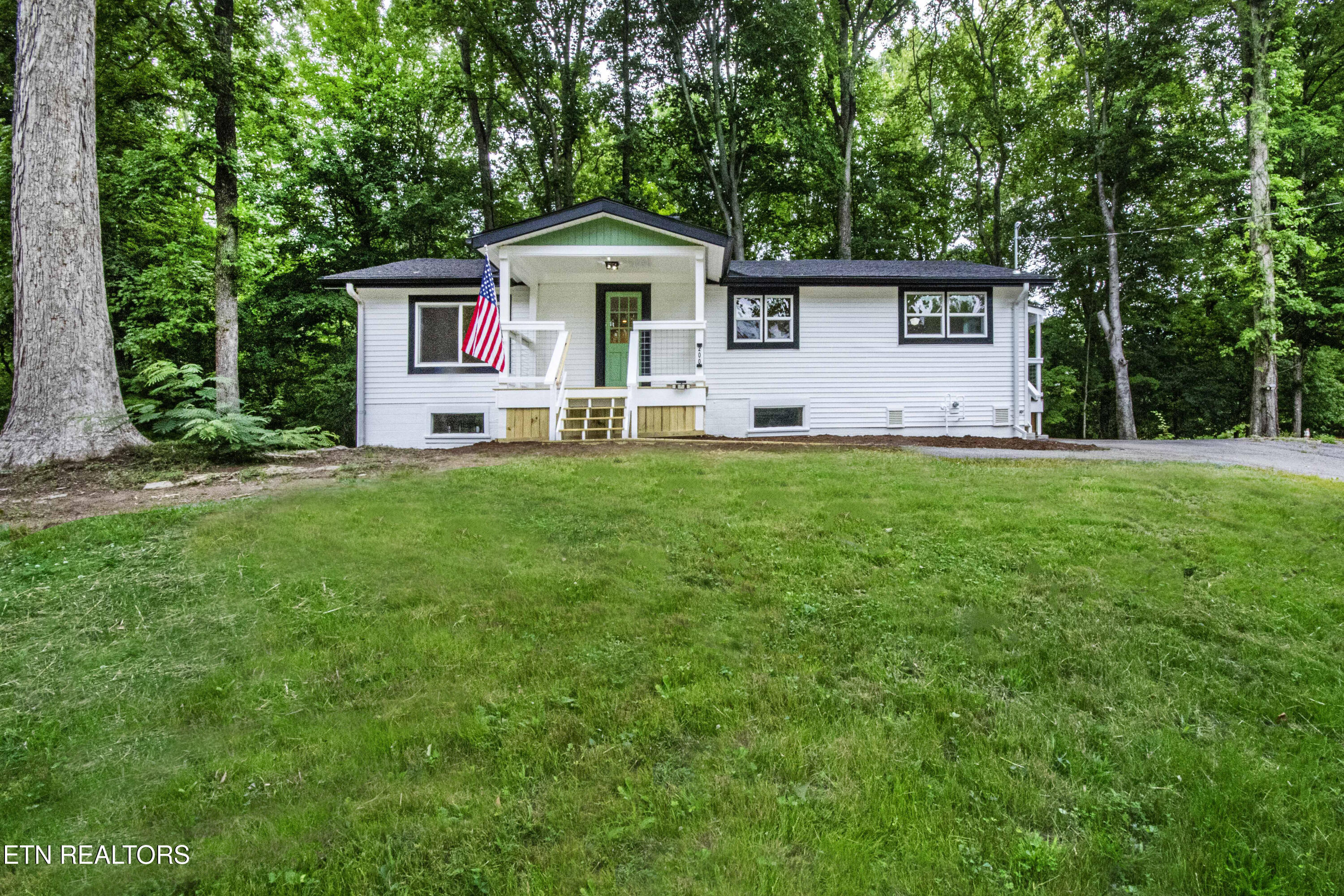 Midway Dr, Oliver Springs, TN 37840