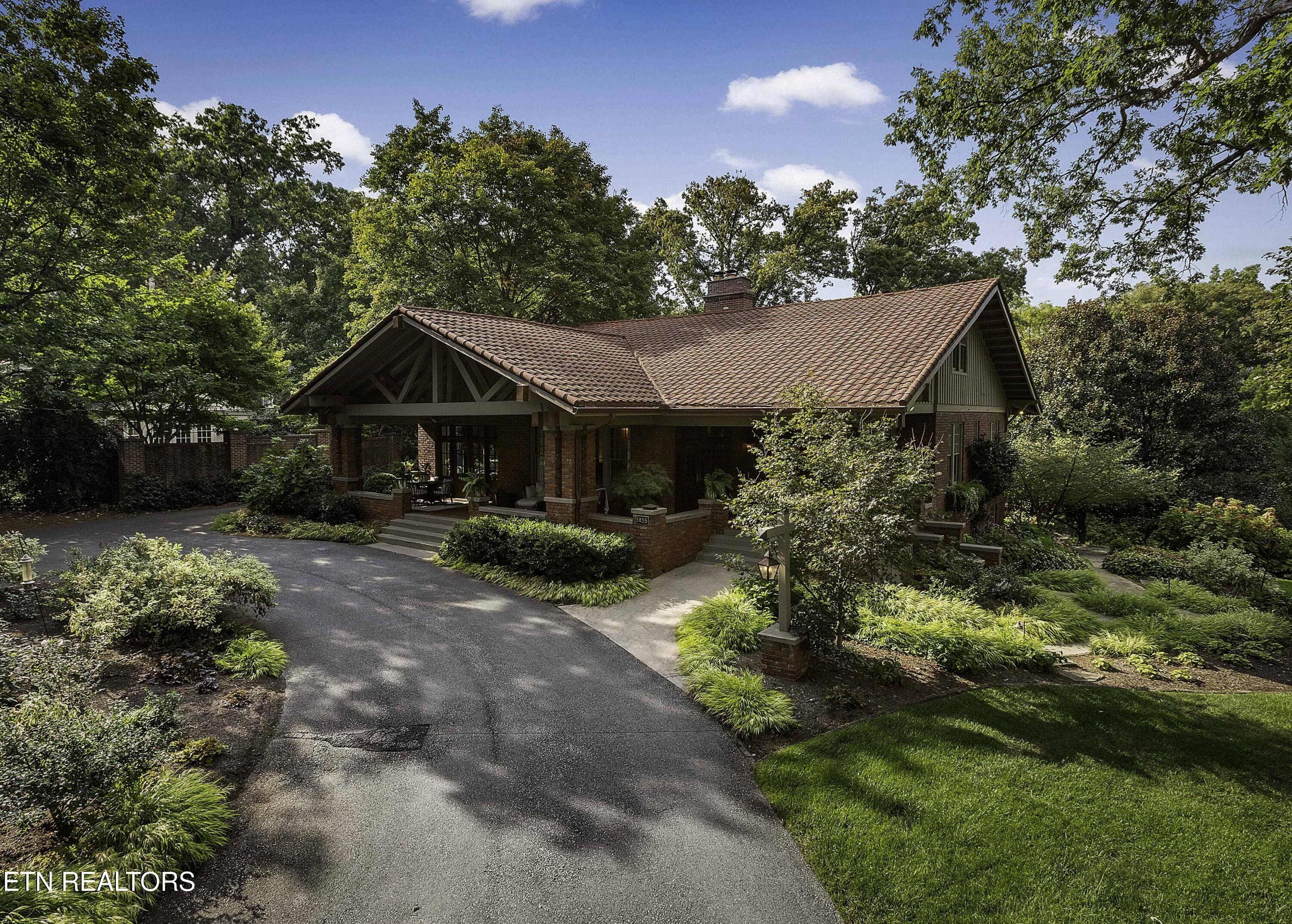 Kingston Pike, Knoxville, TN 37919