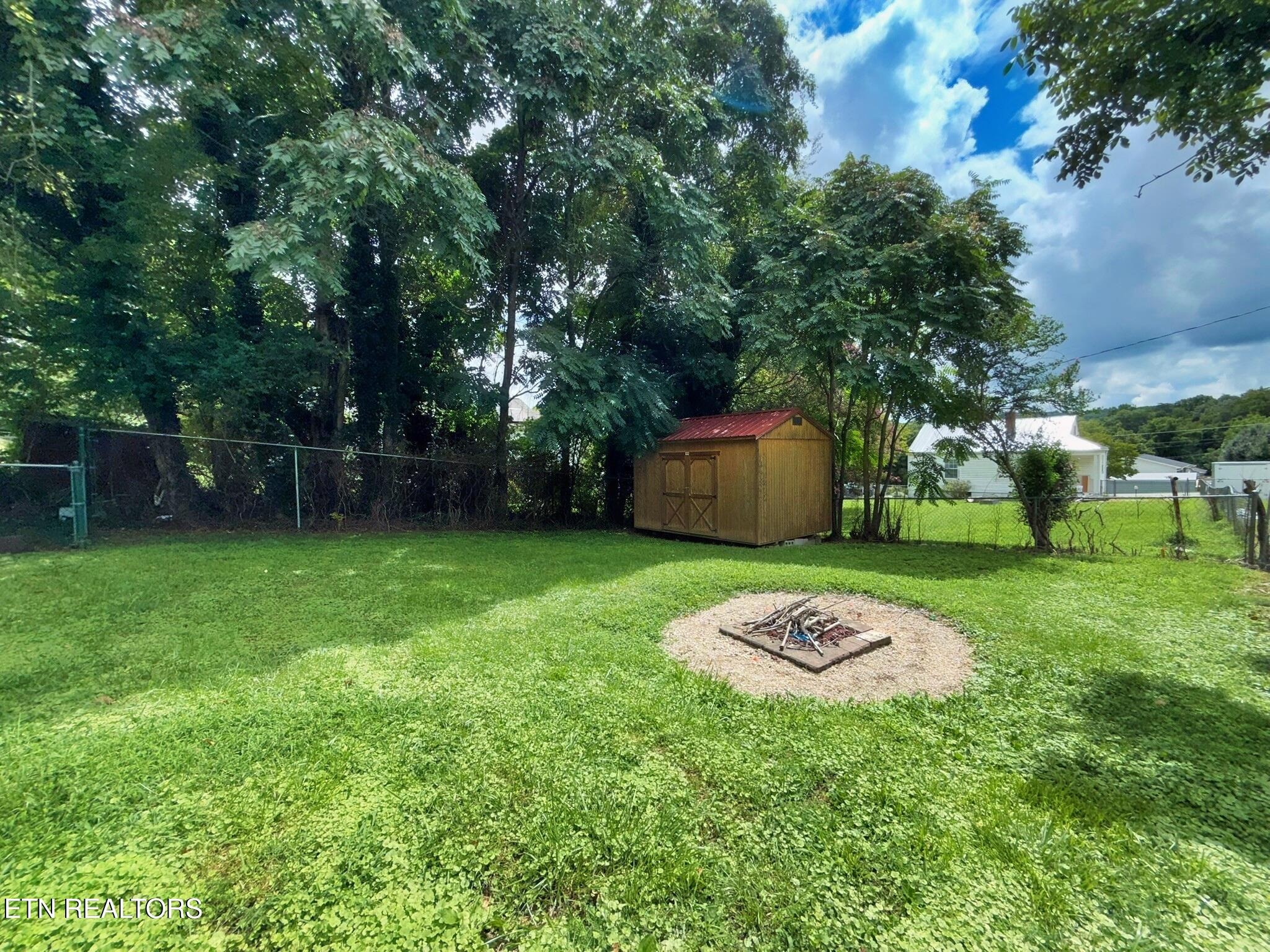 Kentucky Ave, LA Follette, TN 37766