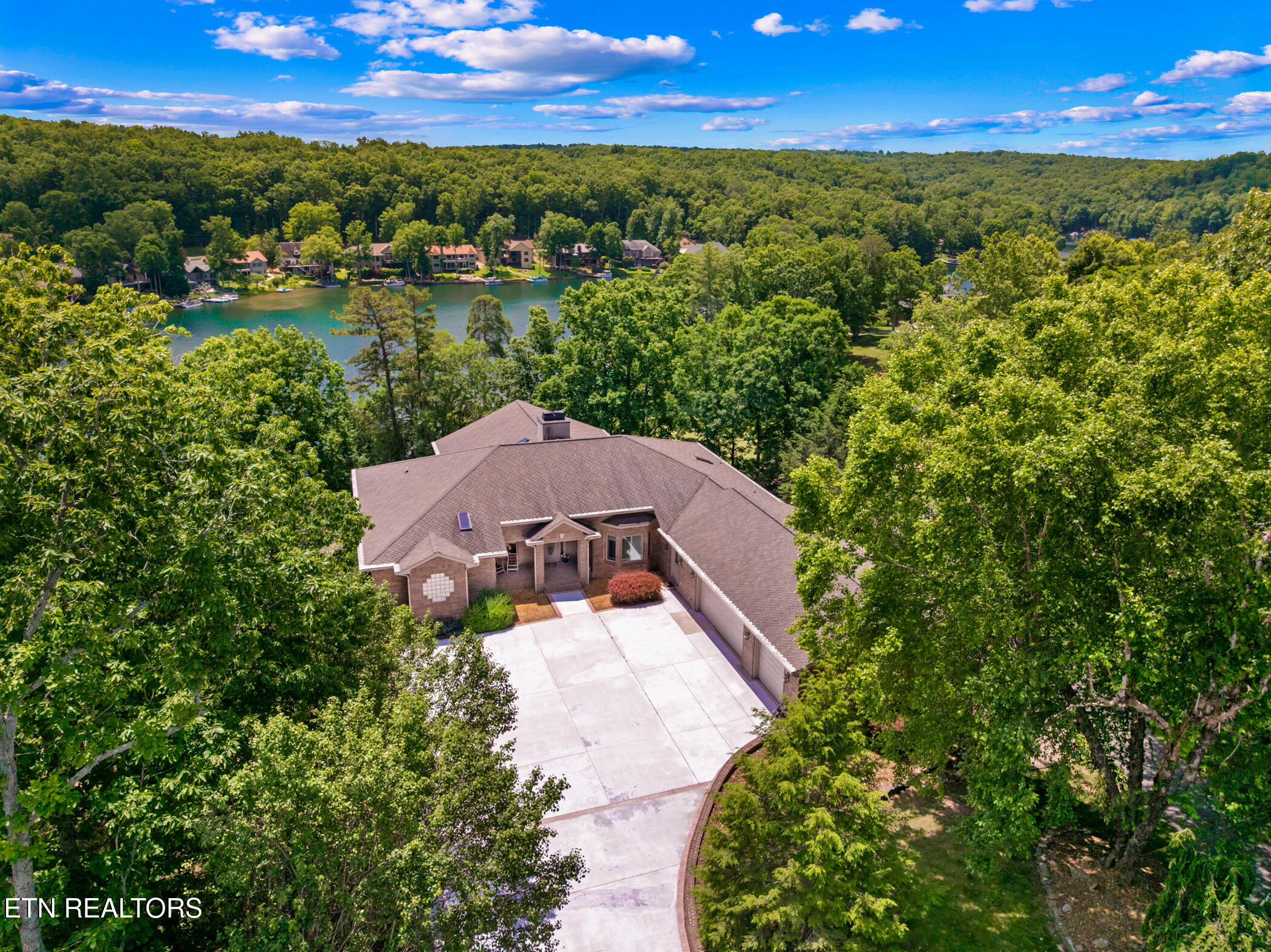Brixton Ln, Crossville, TN 38558