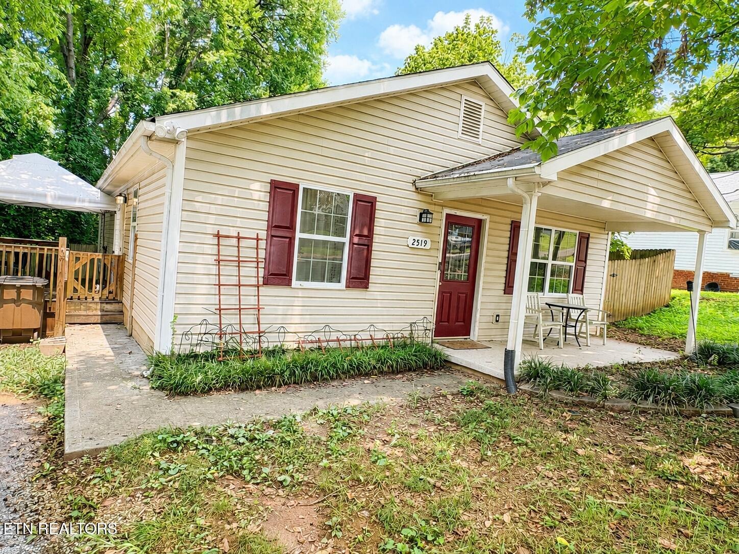 Seaton Ave, Knoxville, TN 37920