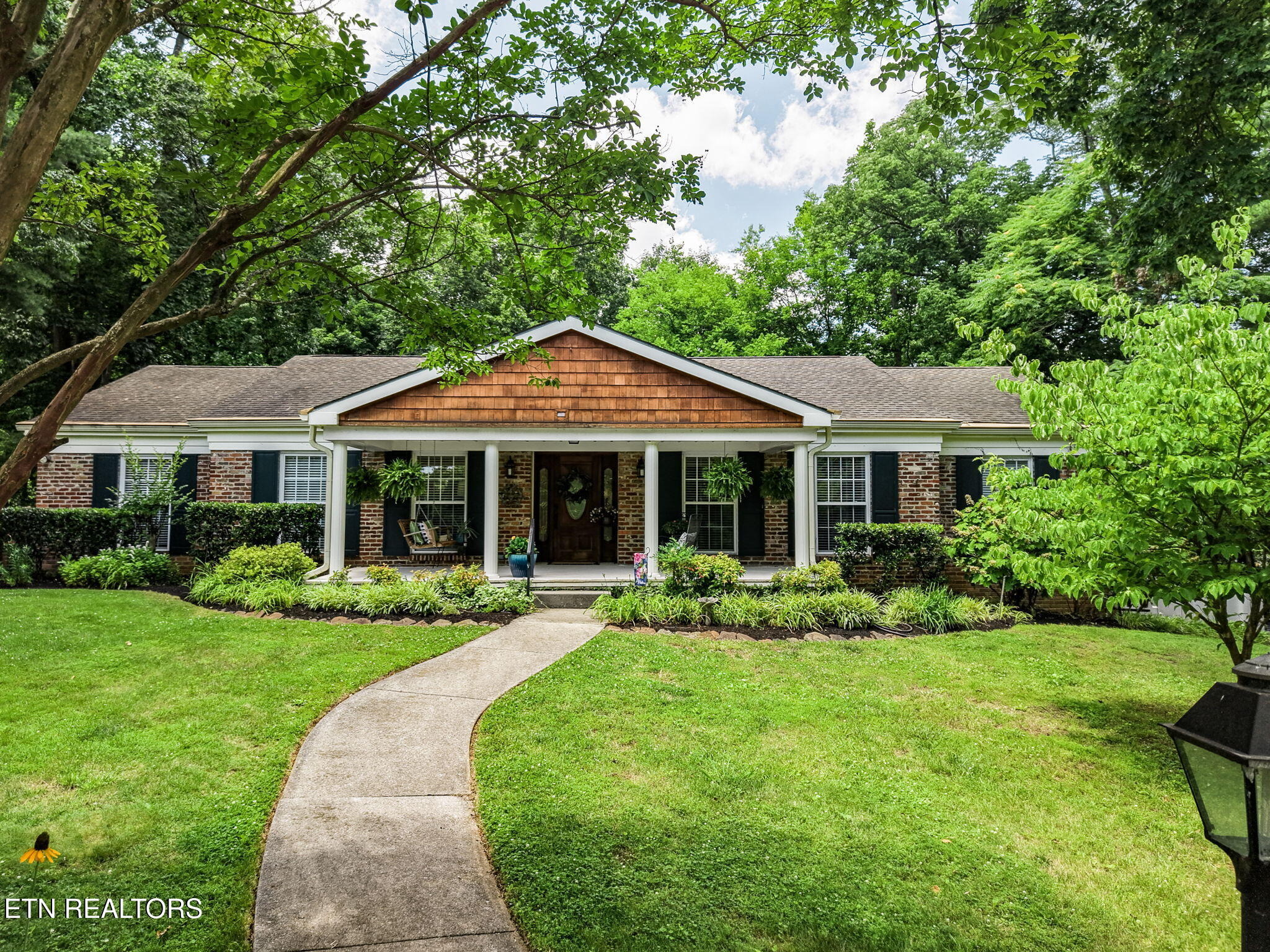 Forest Oak Dr, Knoxville, TN 37919