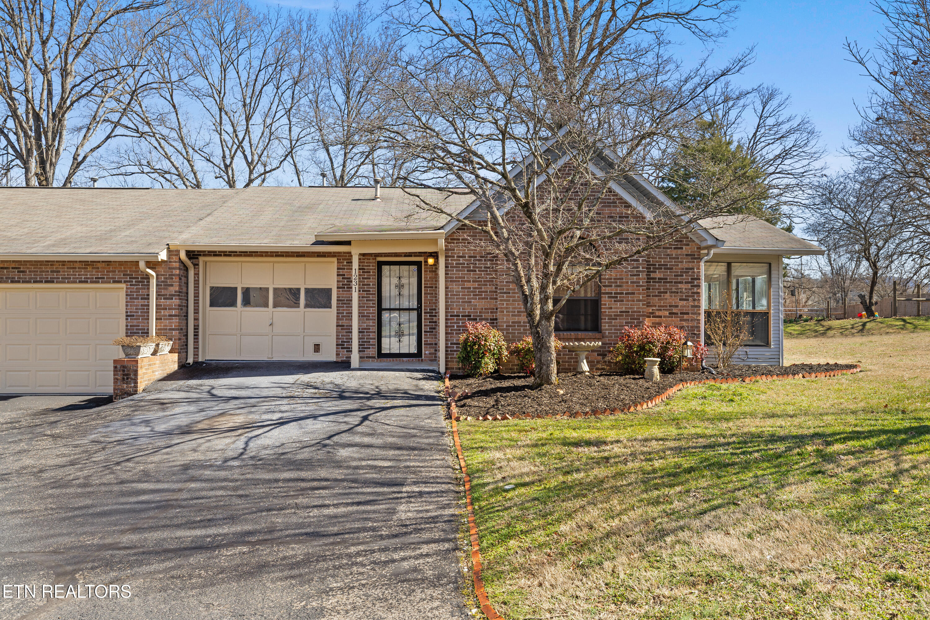 Karina Cir, Maryville, TN 37804