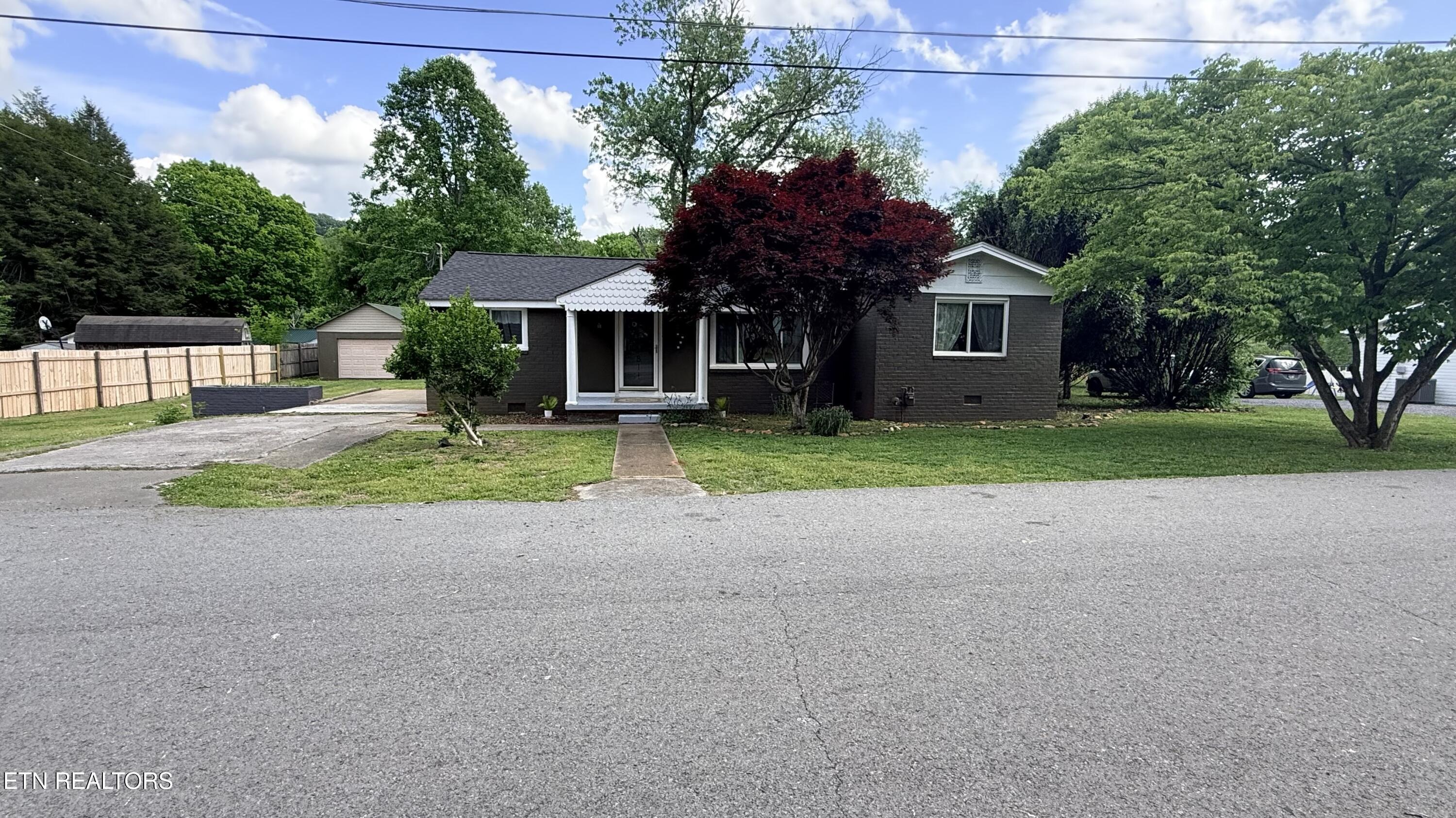 Tennal St, Athens, TN 37303