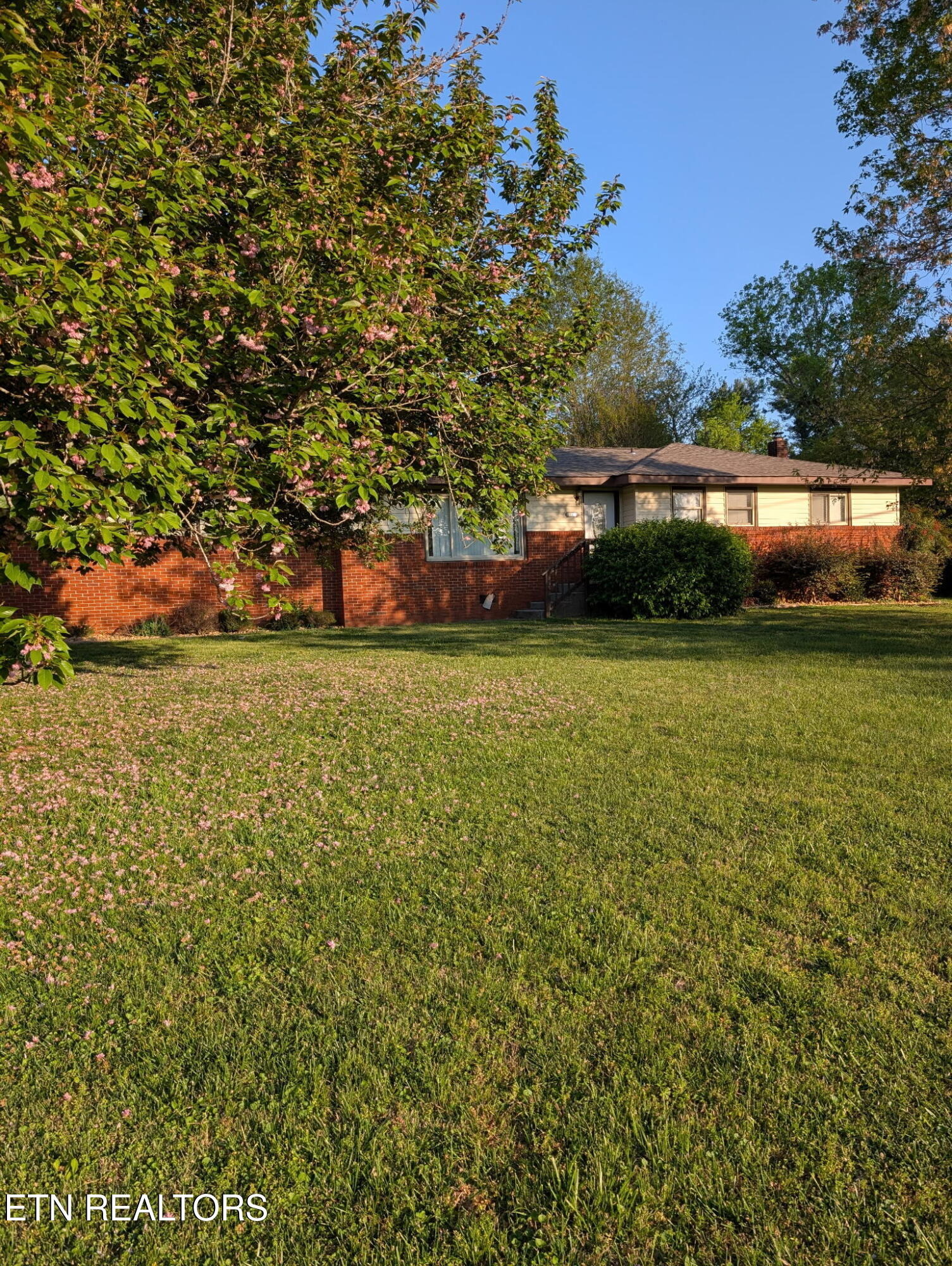 Dossett St, Athens, TN 37303