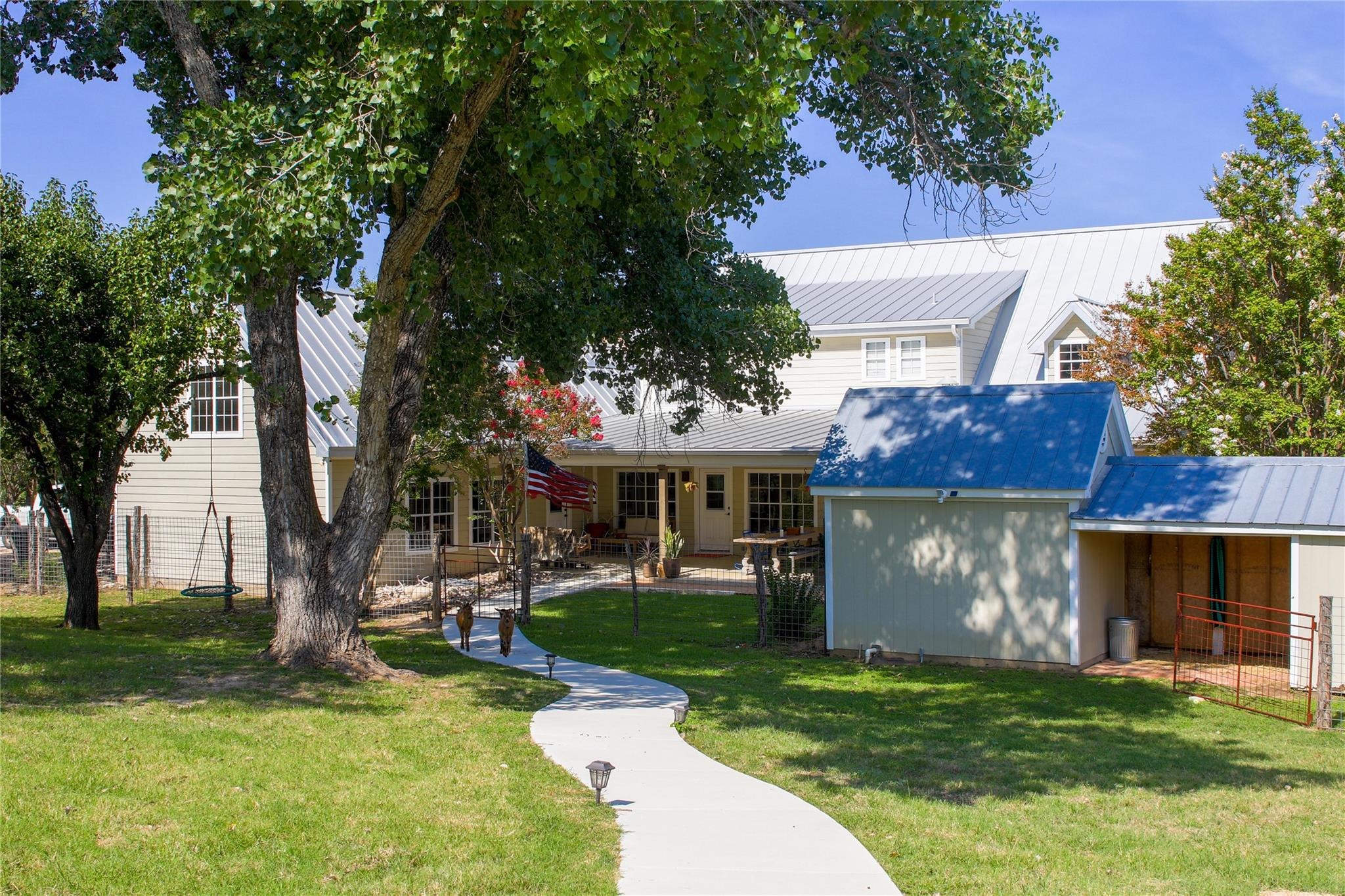 Frederick Rd, Fredericksburg, TX 78624