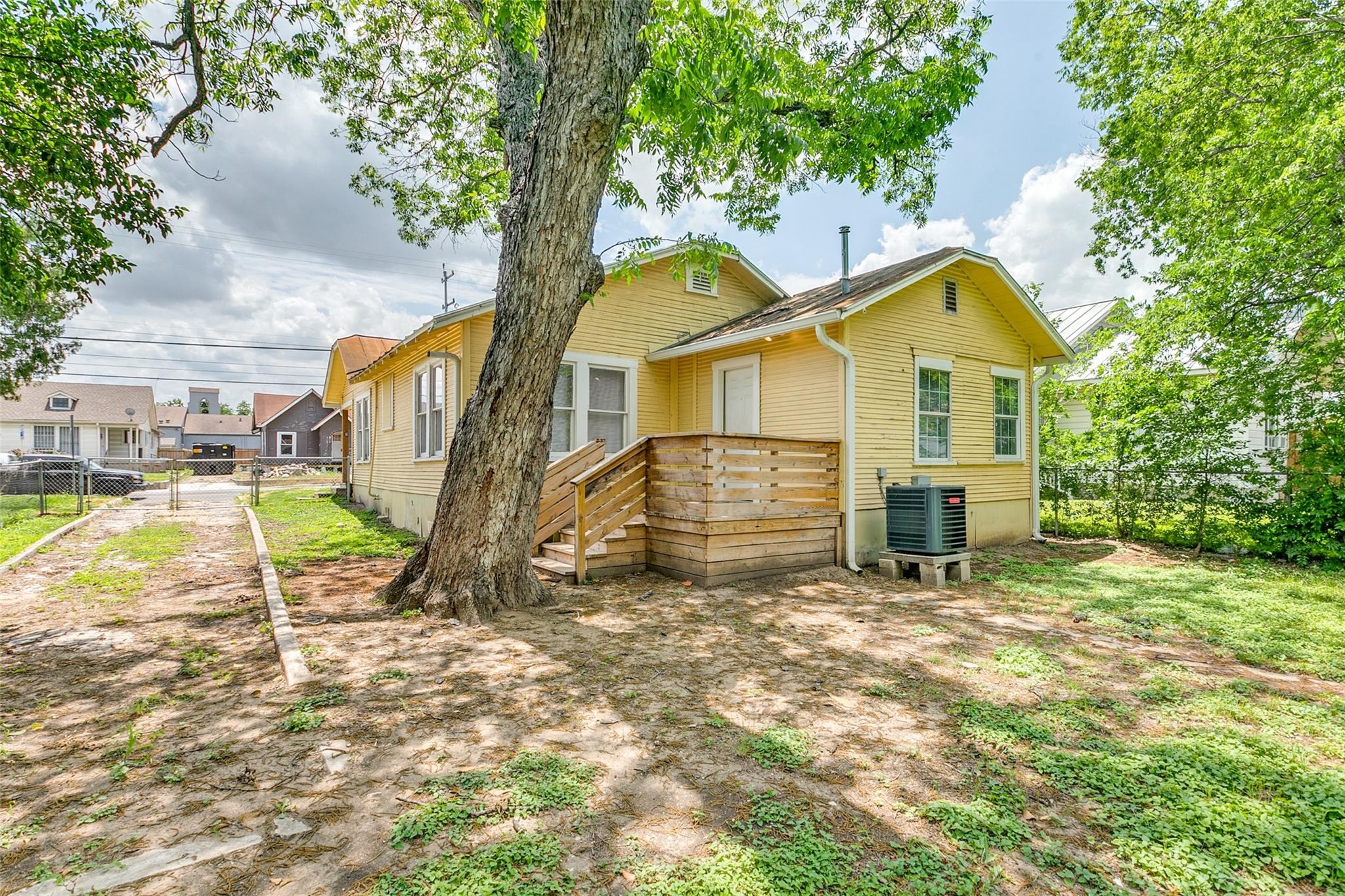Houston St, San Antonio, TX 78202