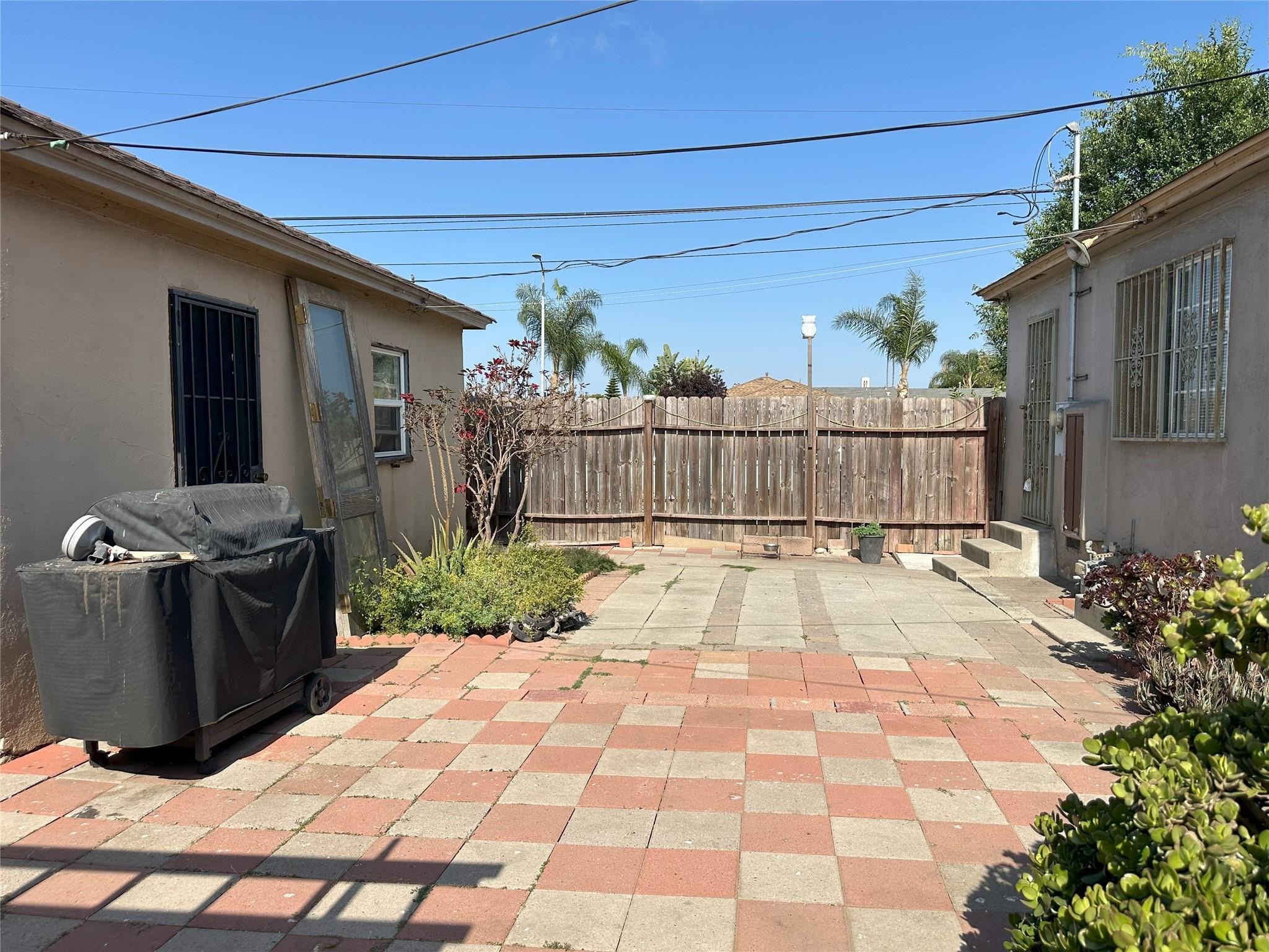 112th St, Los Angeles, CA 90044