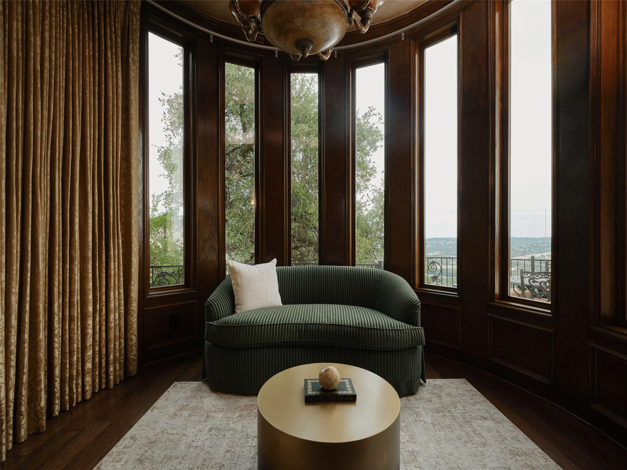 Courtyard Dr, Austin, TX 78730