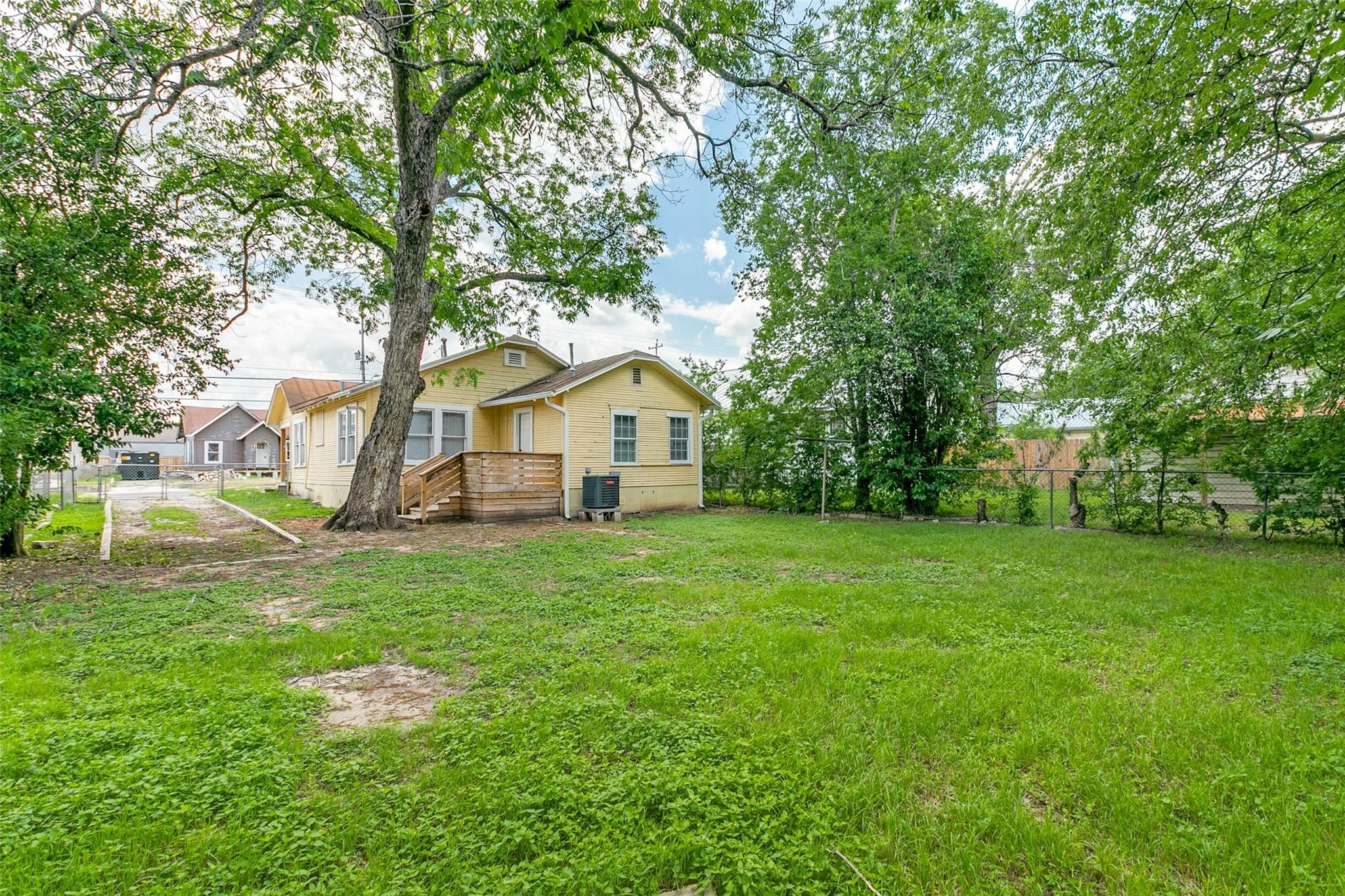 Houston St, San Antonio, TX 78202 #1