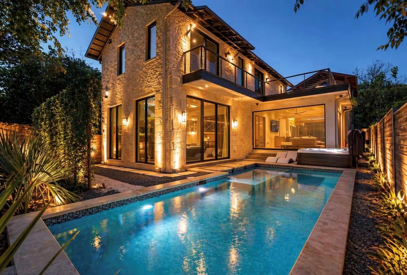 4th St, Austin, TX 78704