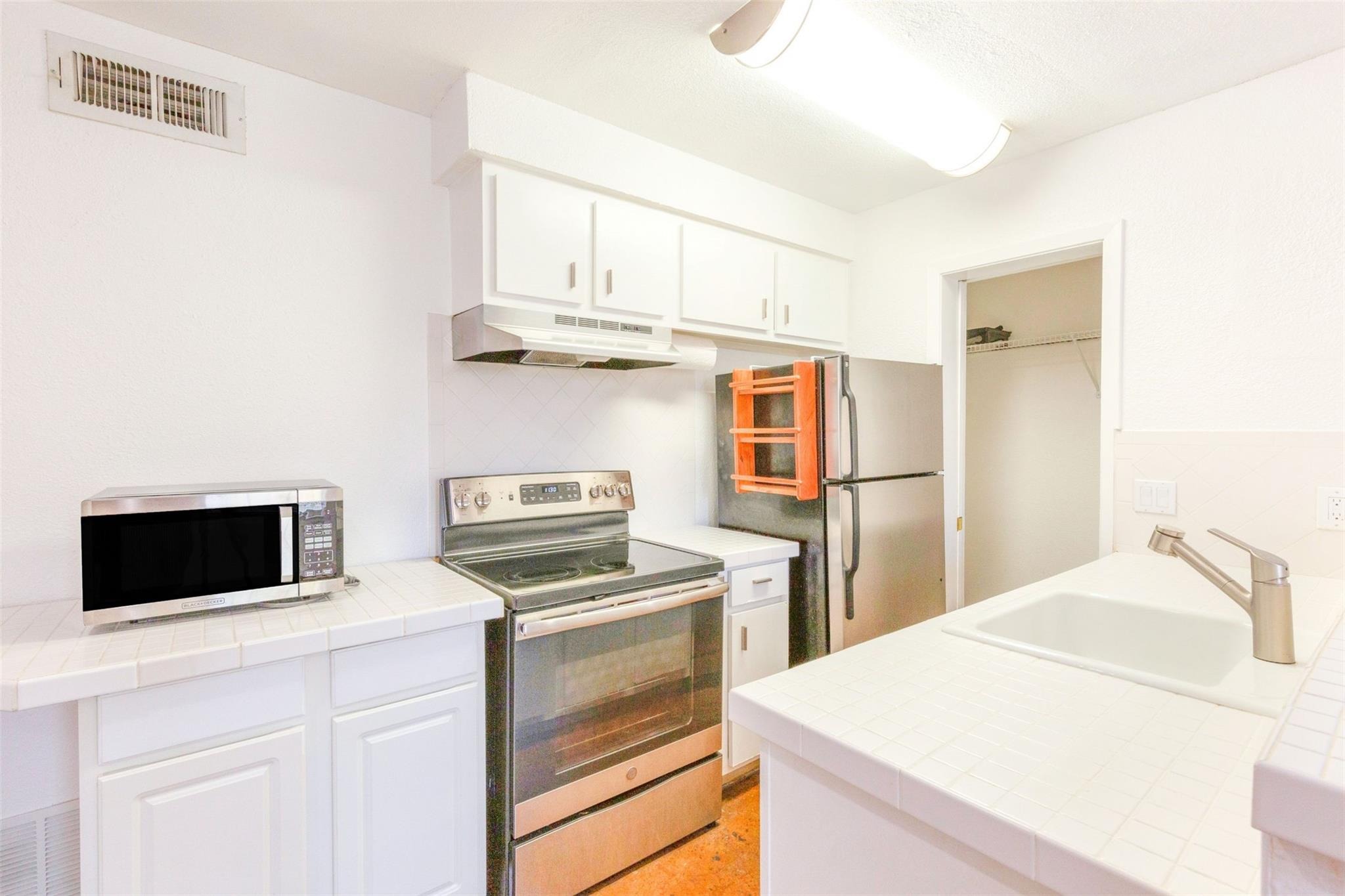 Side Dr, Austin, TX 78704