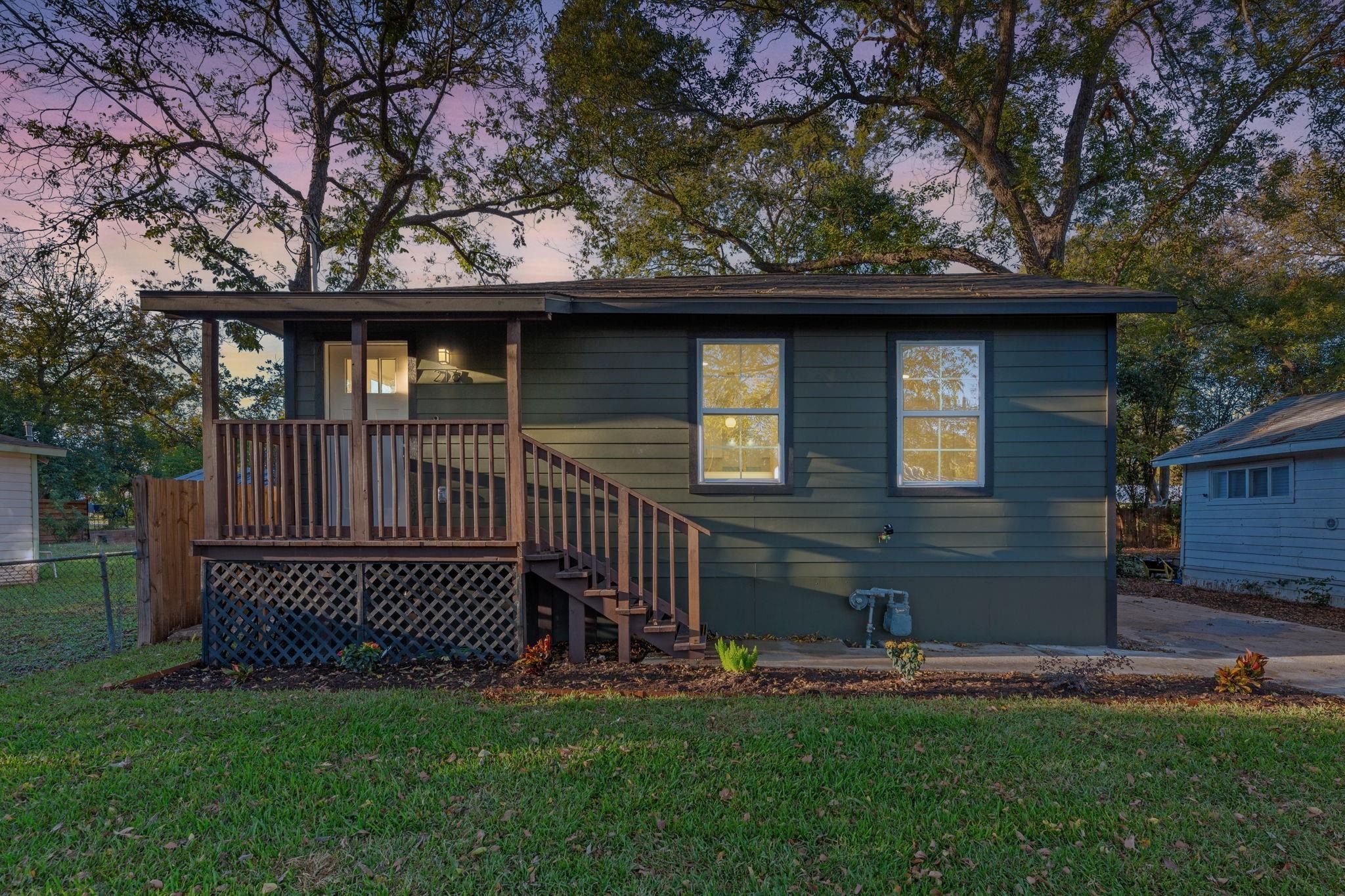 Armstrong St, San Marcos, TX 78666