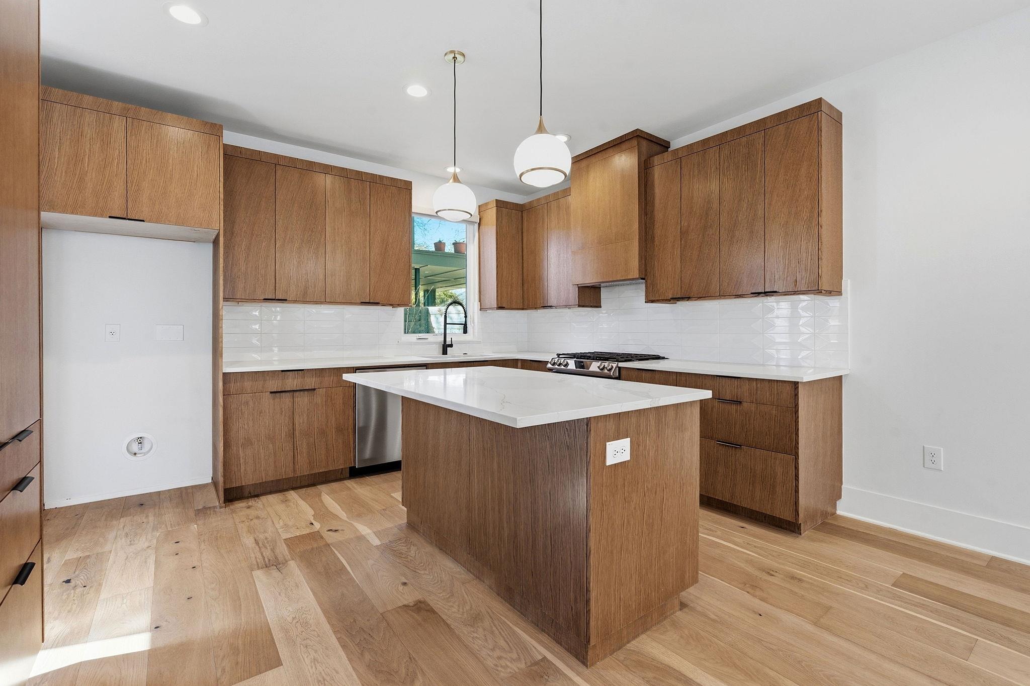 Lyons Rd, Austin, TX 78702