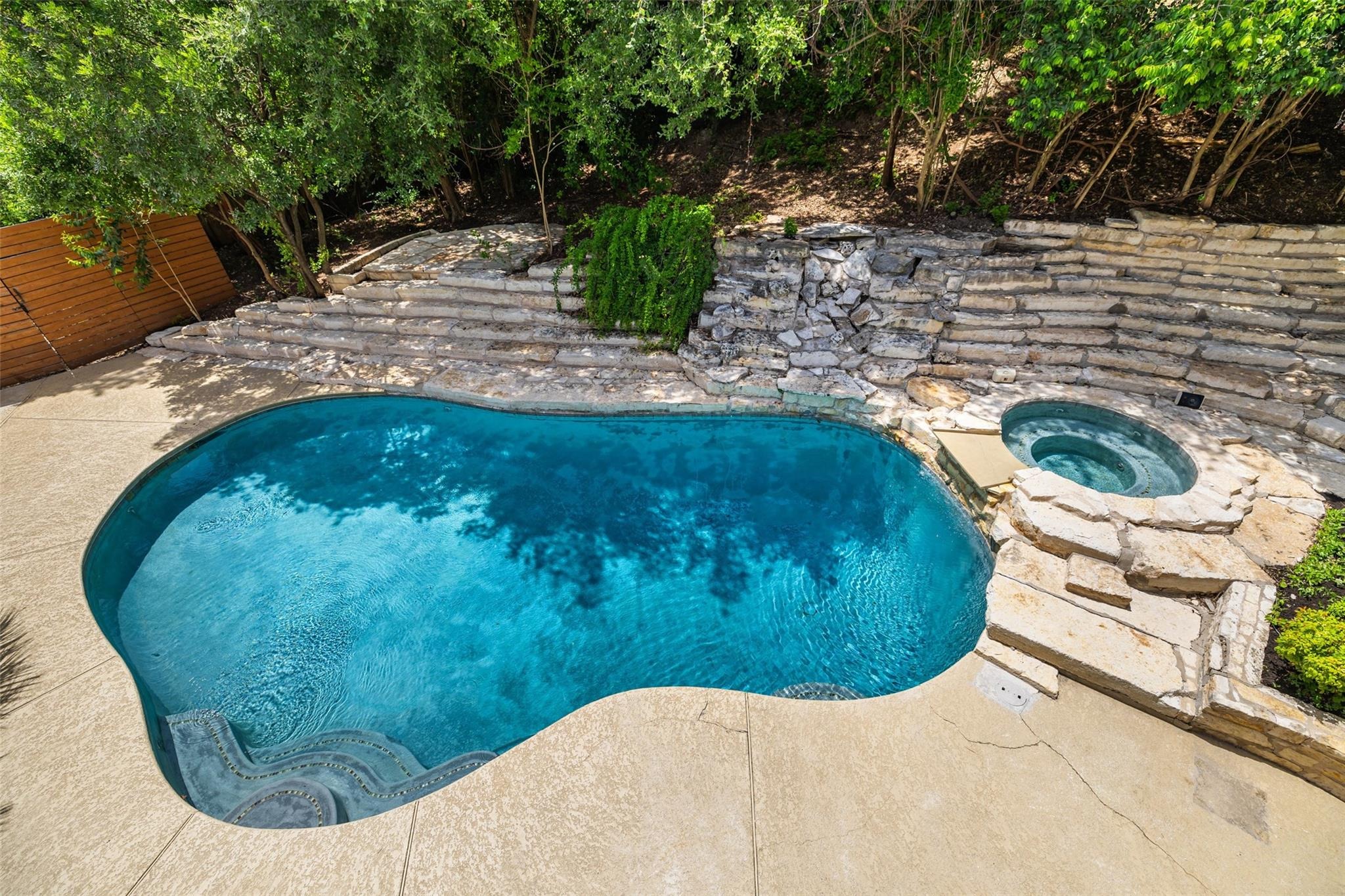 Las Lomas Ct, West Lake Hills, TX 78746