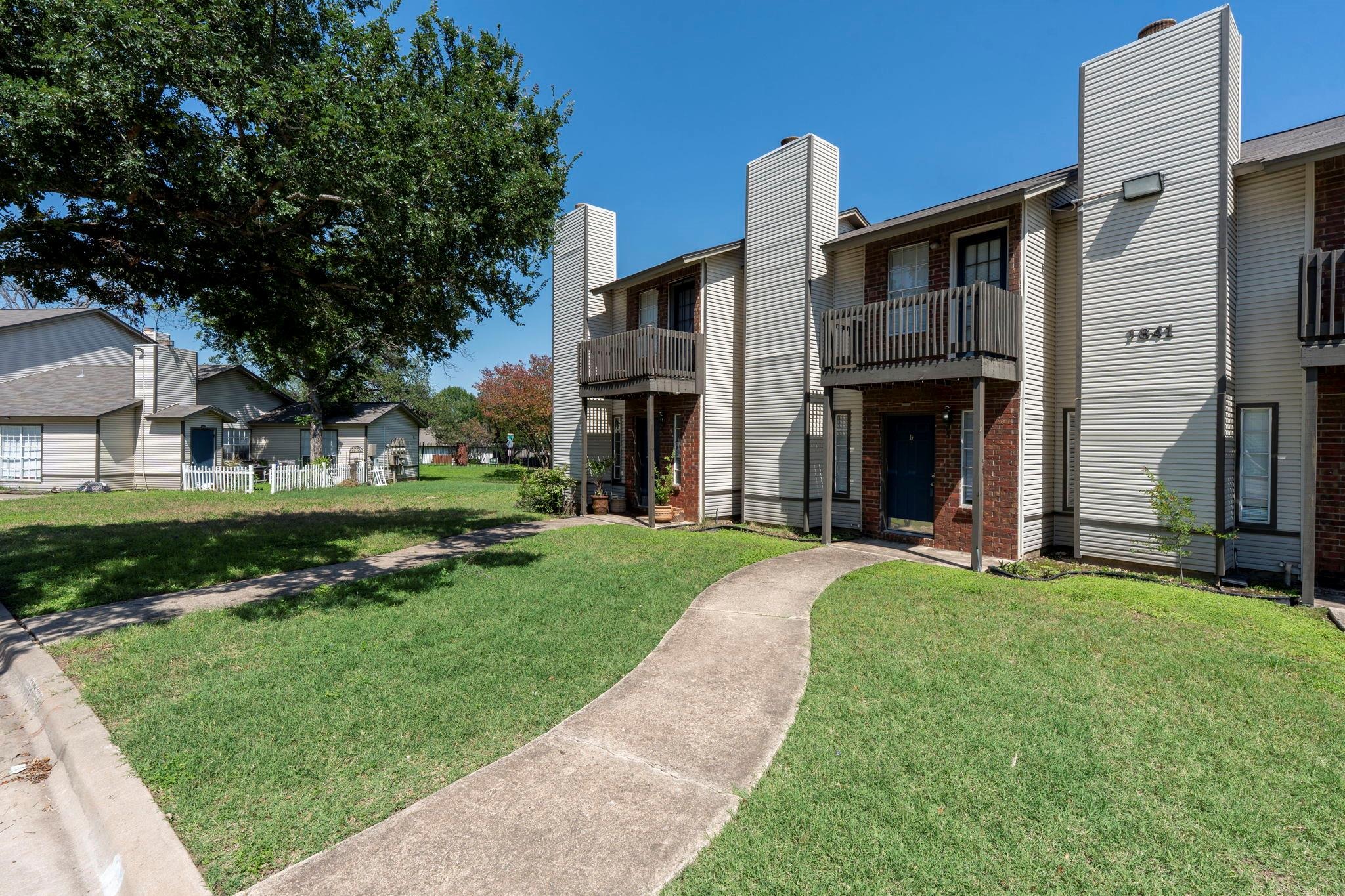 River Crossing Cir, Austin, TX 78741 #1