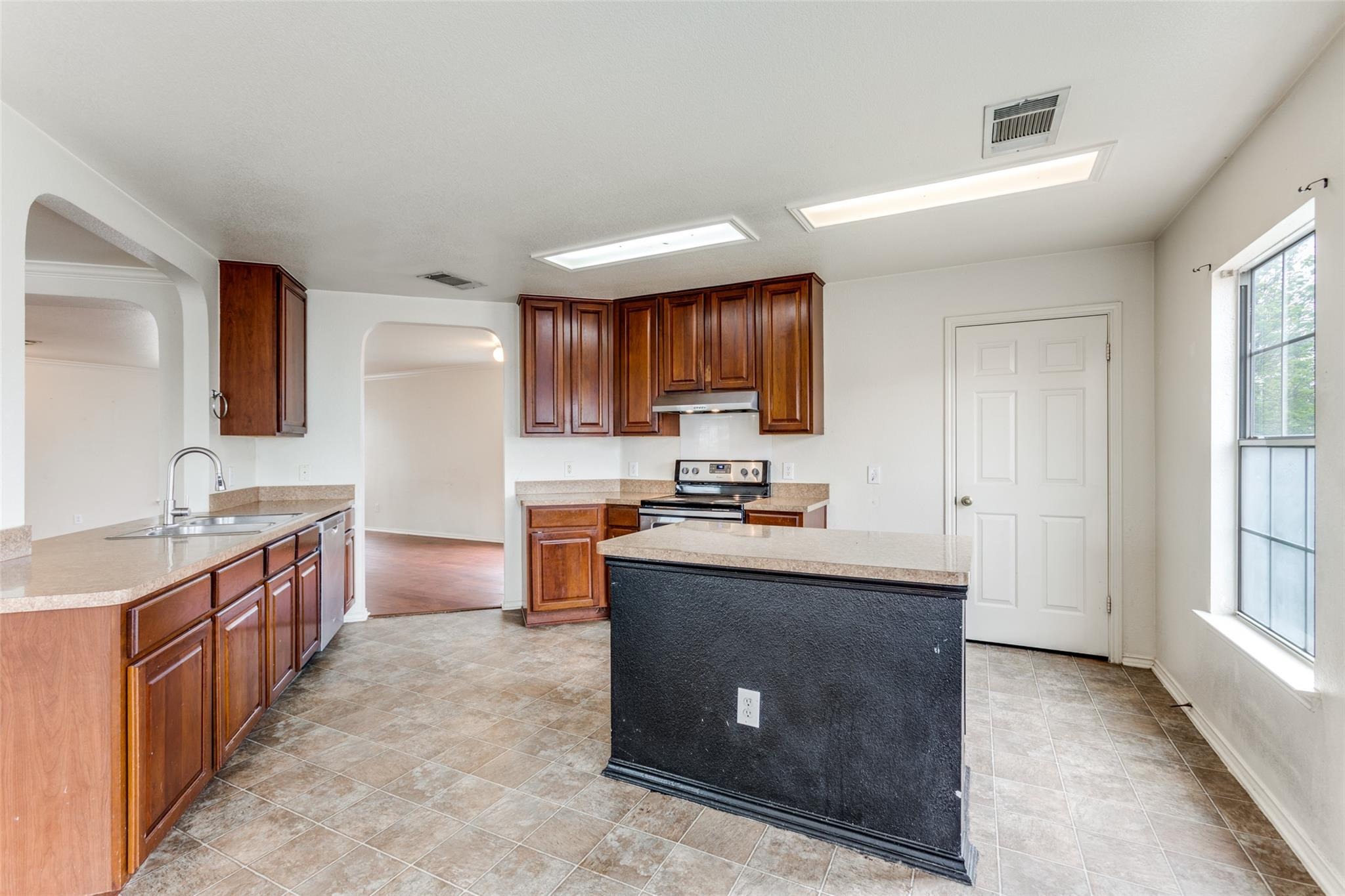 2219 Georgian Dr  