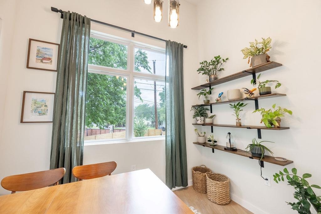 16th St, Austin, TX 78721