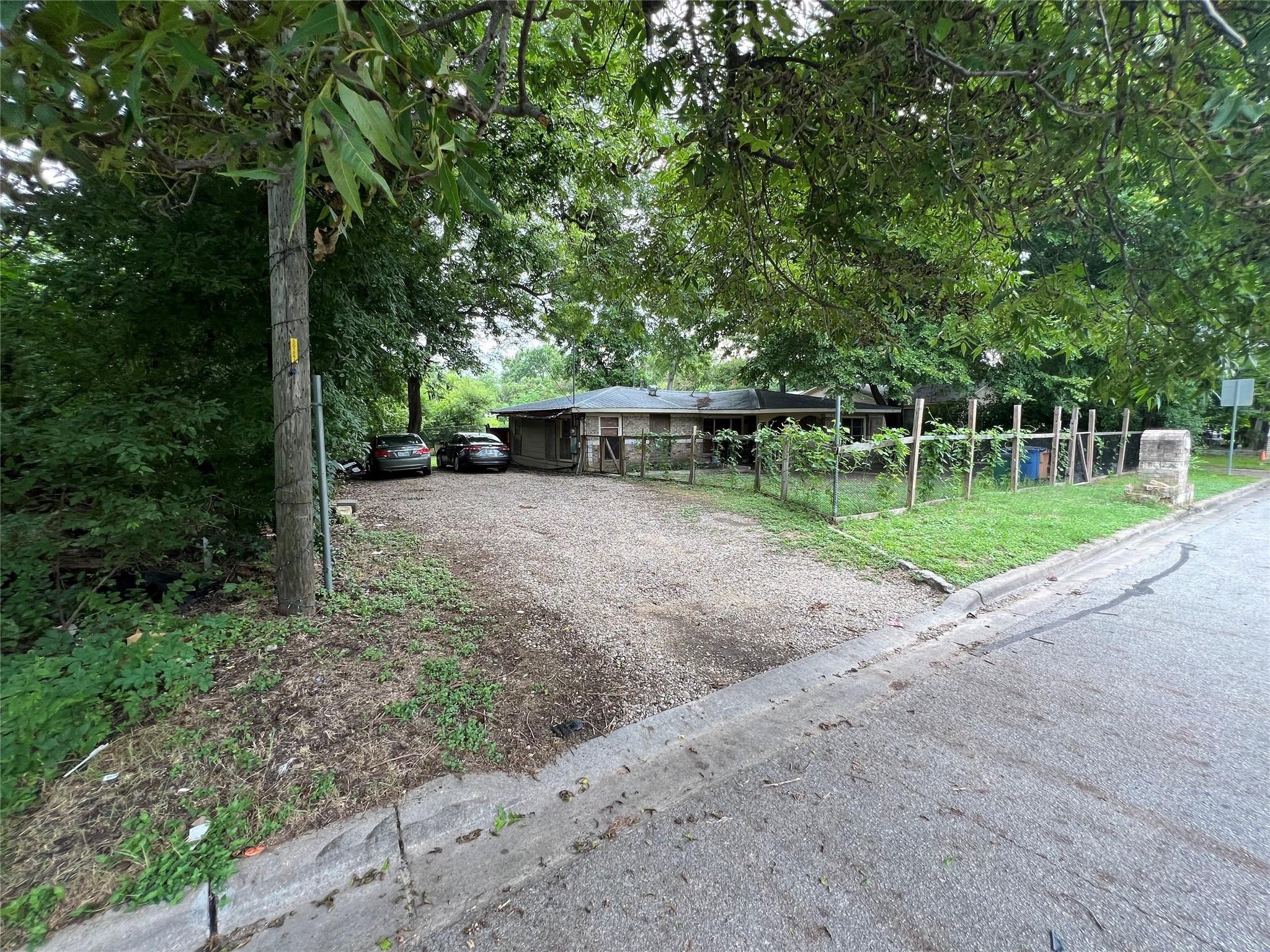 Florence Dr, Austin, TX 78753
