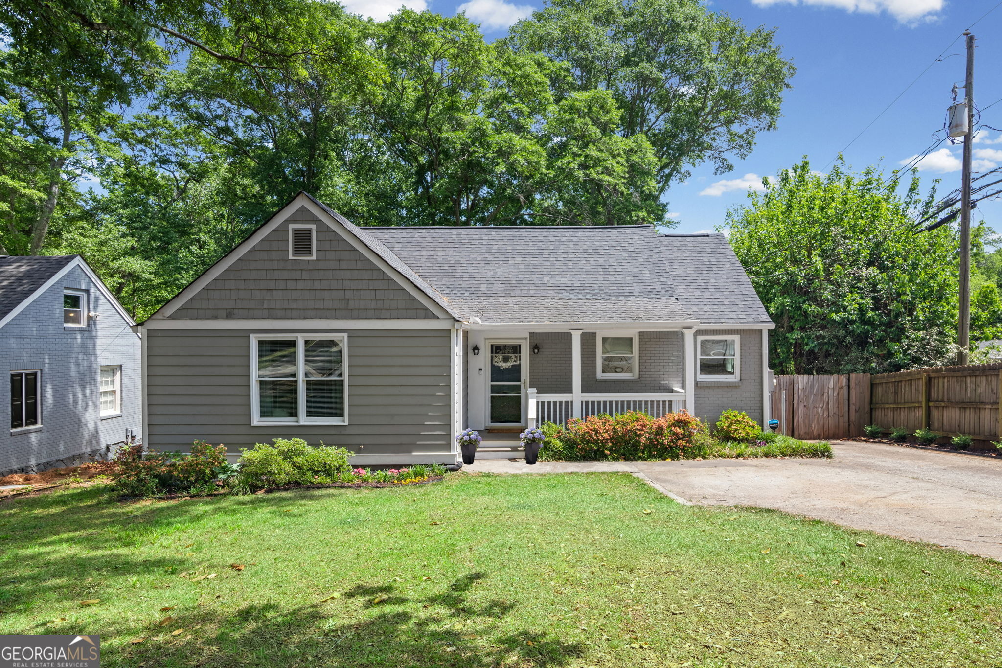 Delphine Dr, Decatur, GA 30032