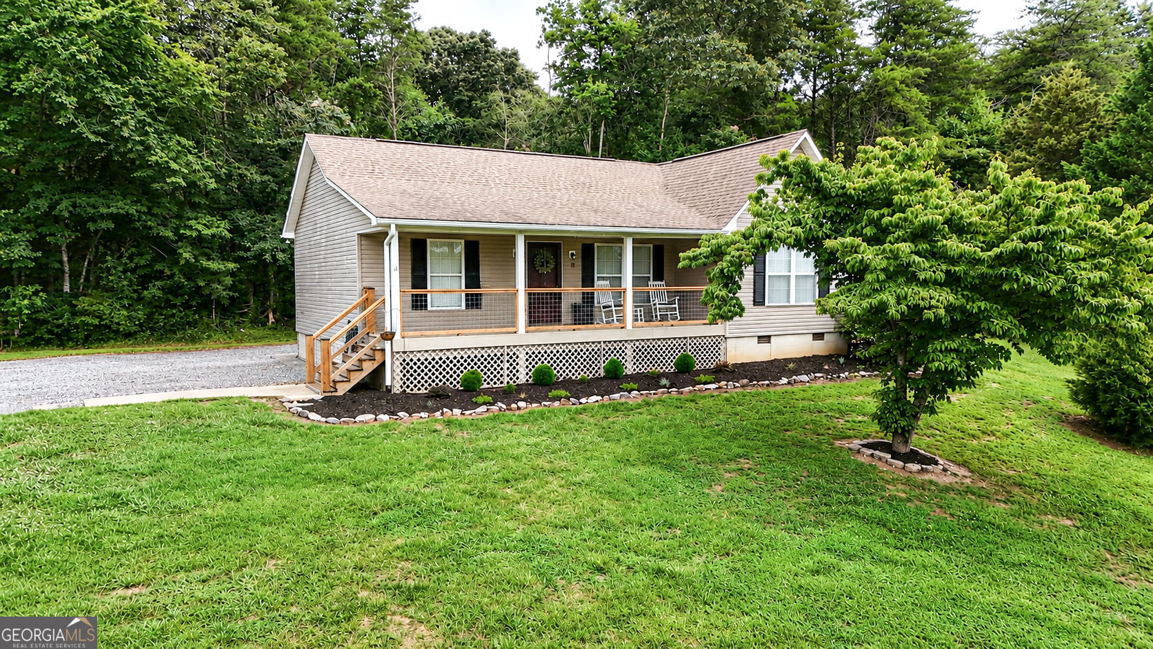 Point Dr, Dahlonega, GA 30533