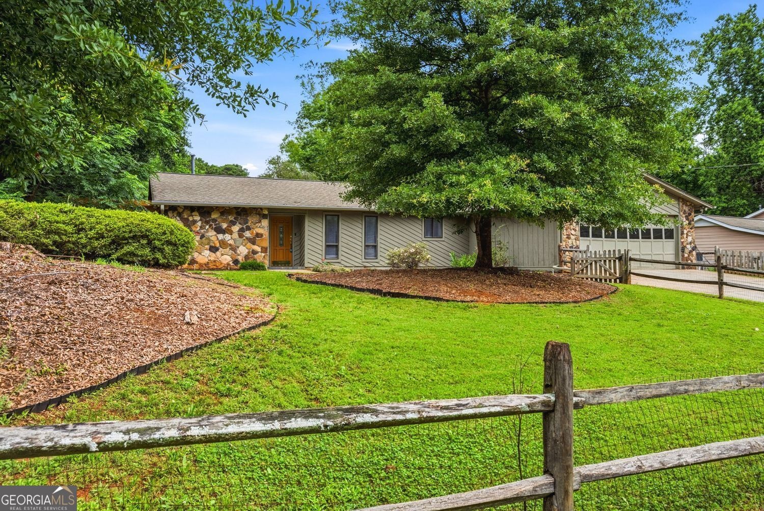 Mockernut Ct, Lilburn, GA 30047