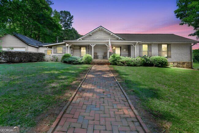 Jandale Dr, Lagrange, GA 30241