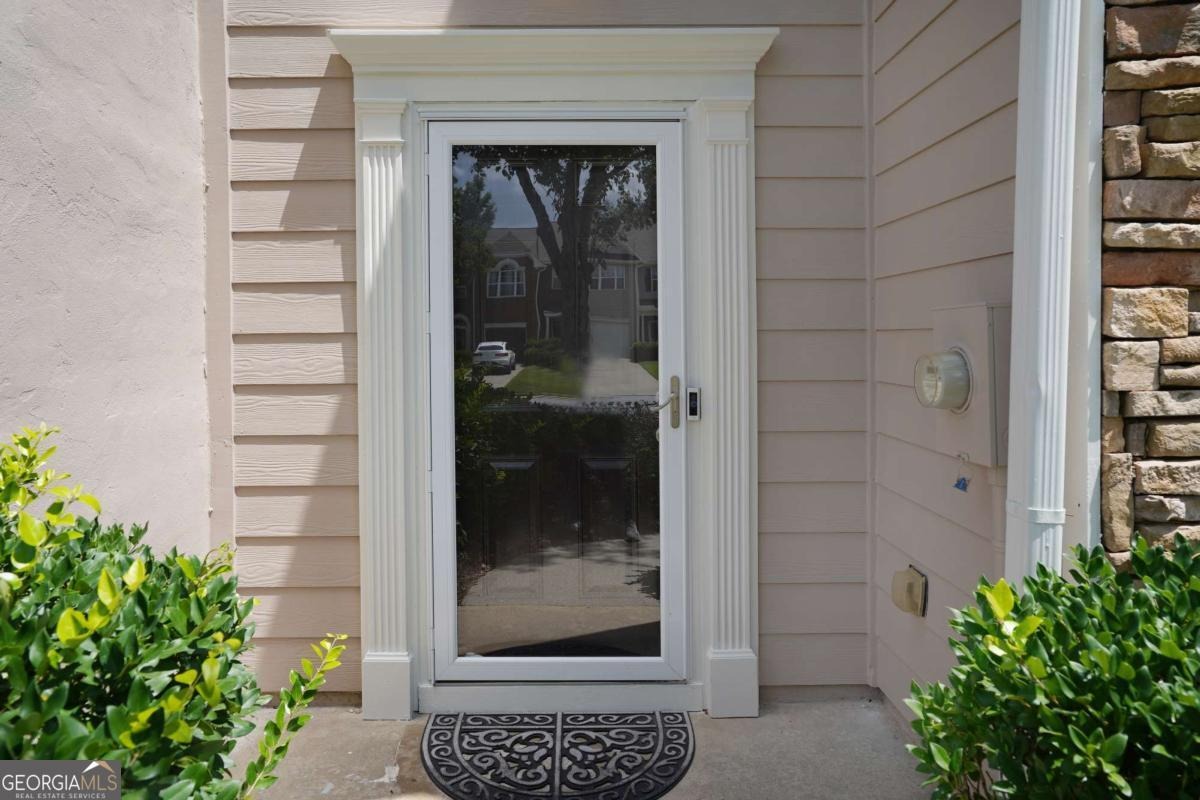 Oak Green Dr, Lawrenceville, GA 30044